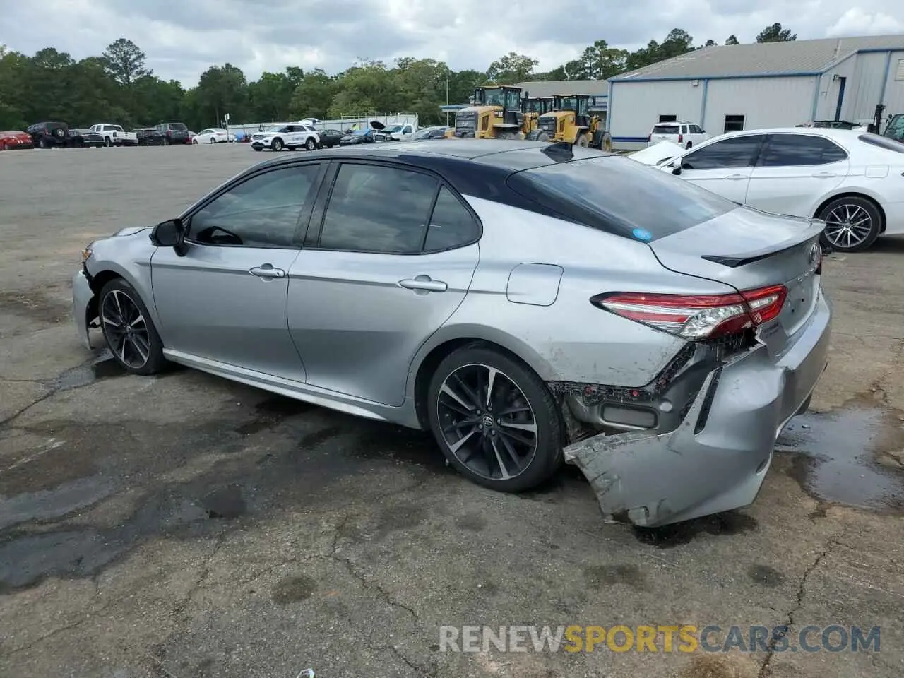 2 fotografías del automóvil dañado 4T1B61HK2KU211579 TOYOTA CAMRY 2019