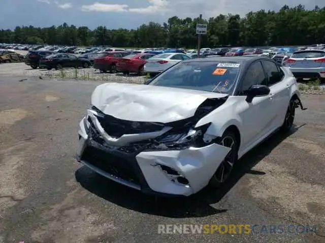 2 fotografías del automóvil dañado 4T1B61HK2KU233808 TOYOTA CAMRY 2019