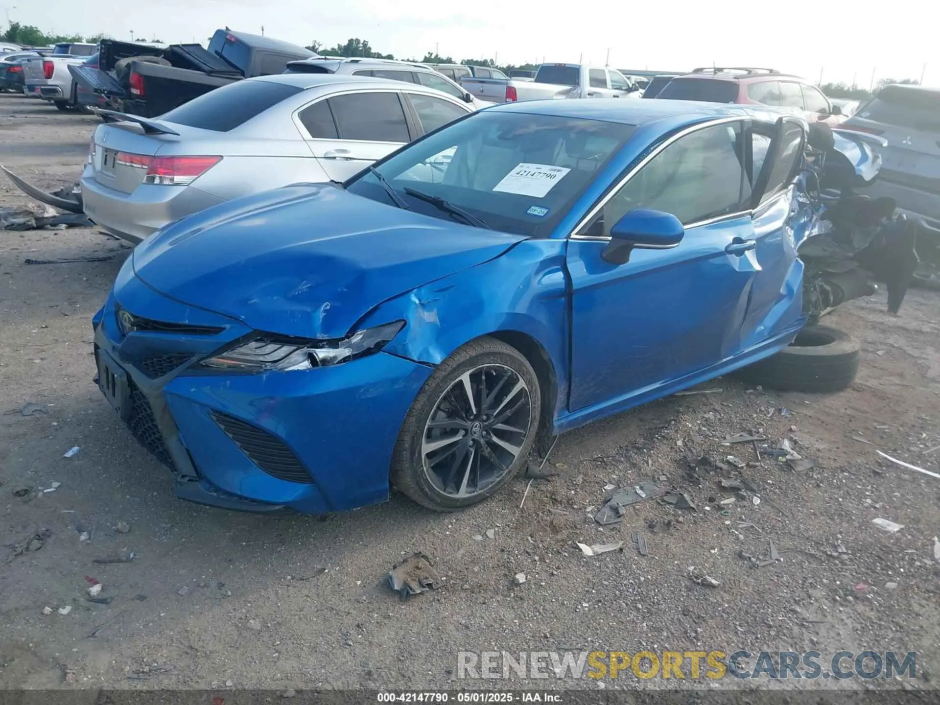2 fotografías del automóvil dañado 4T1B61HK2KU240919 TOYOTA CAMRY 2019