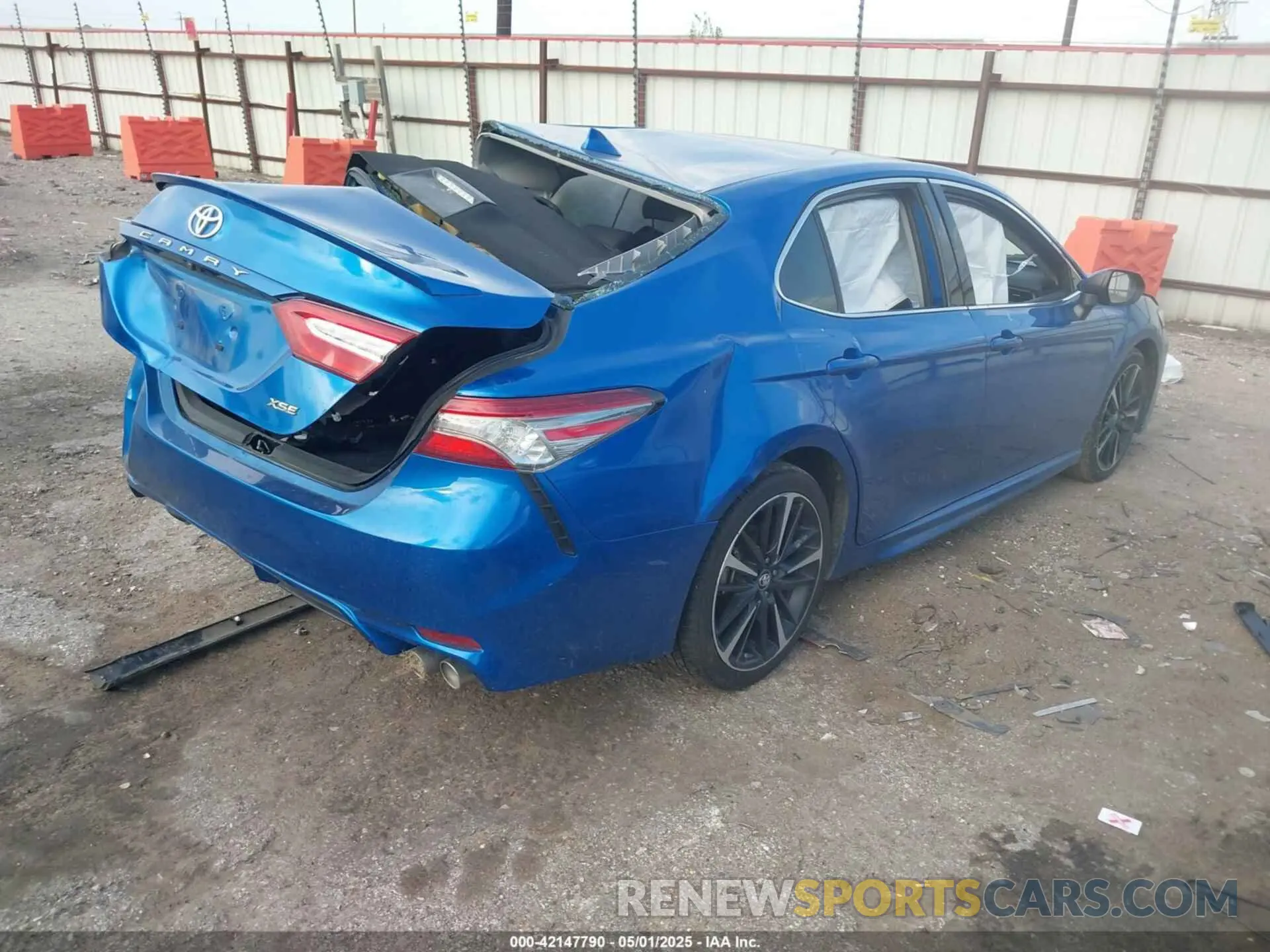 4 fotografías del automóvil dañado 4T1B61HK2KU240919 TOYOTA CAMRY 2019
