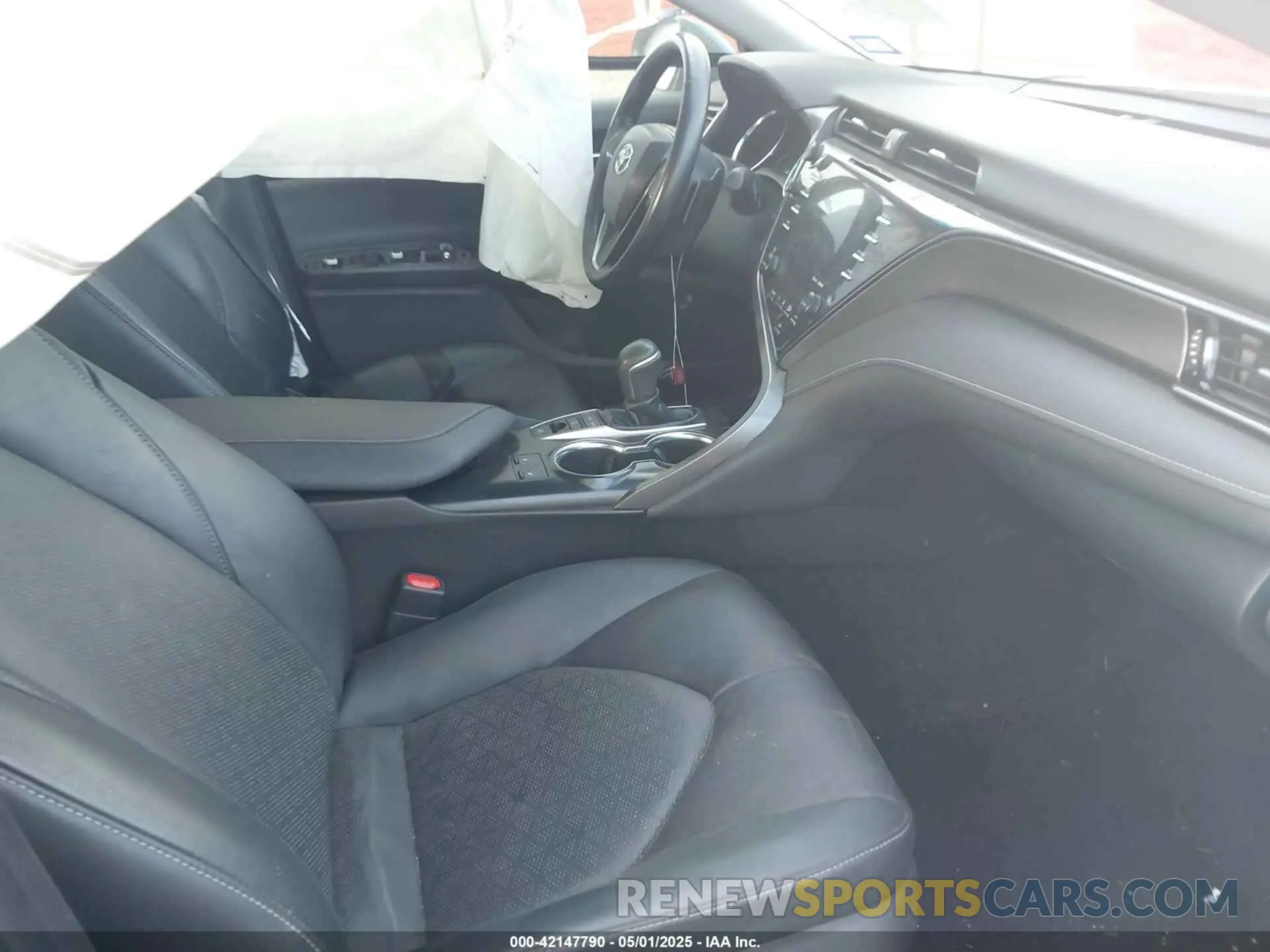 5 fotografías del automóvil dañado 4T1B61HK2KU240919 TOYOTA CAMRY 2019