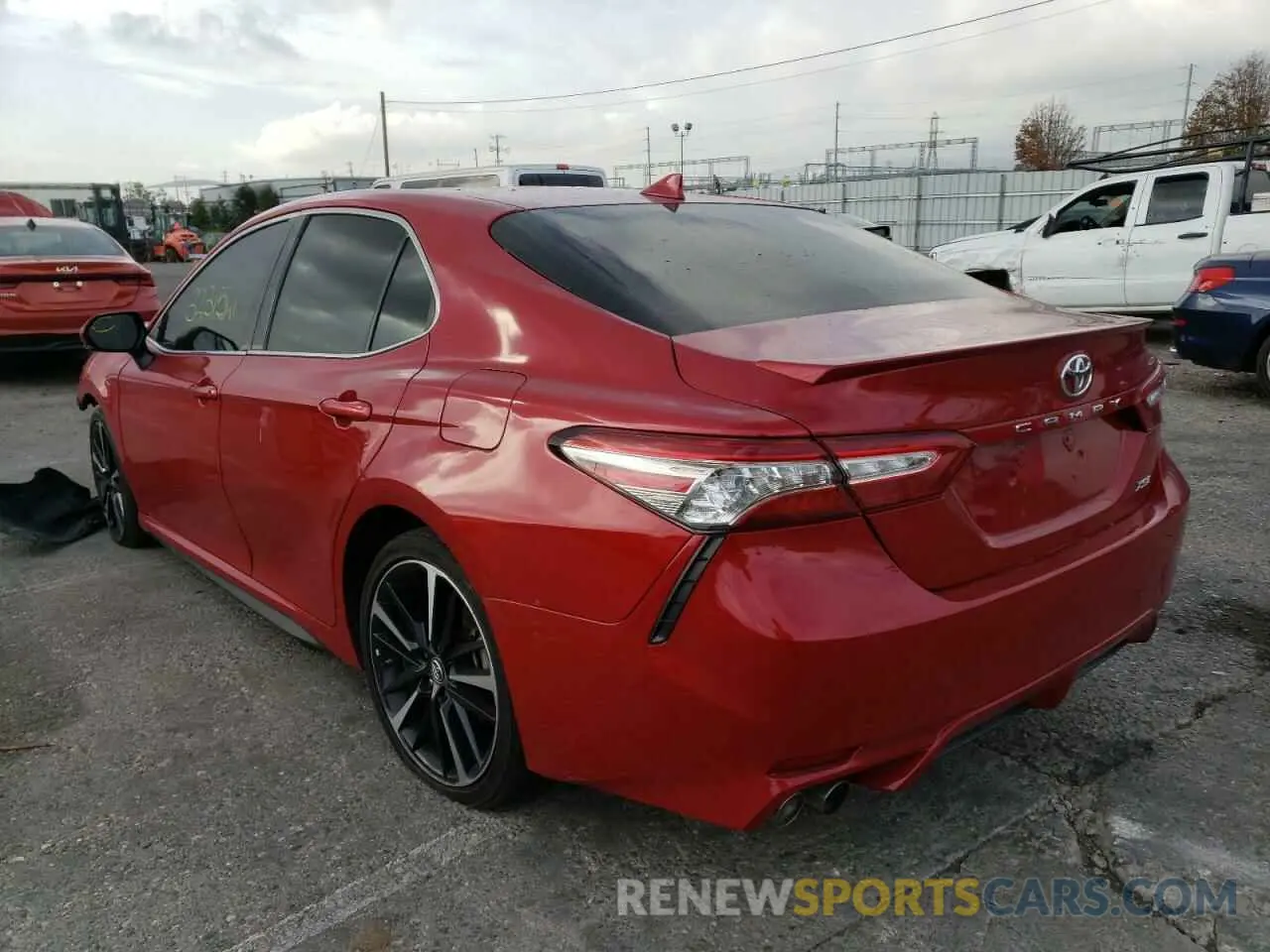 2 fotografías del automóvil dañado 4T1B61HK2KU272592 TOYOTA CAMRY 2019