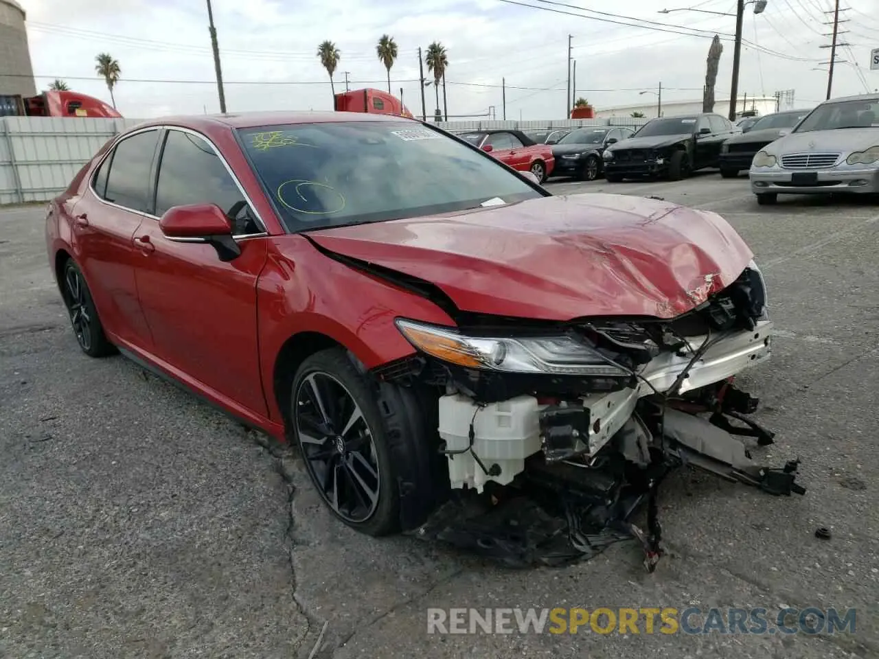 4 fotografías del automóvil dañado 4T1B61HK2KU272592 TOYOTA CAMRY 2019