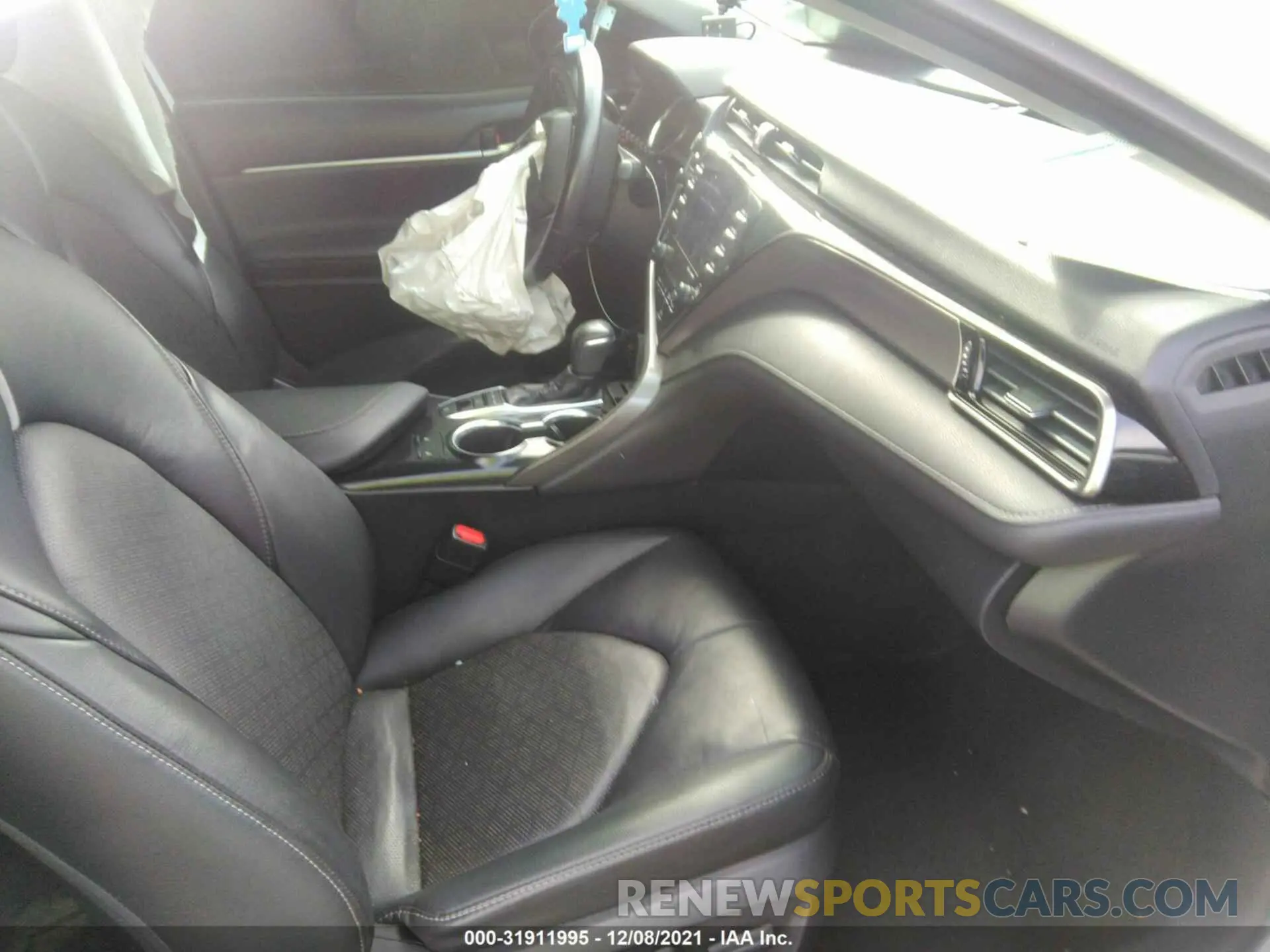 5 fotografías del automóvil dañado 4T1B61HK2KU690120 TOYOTA CAMRY 2019
