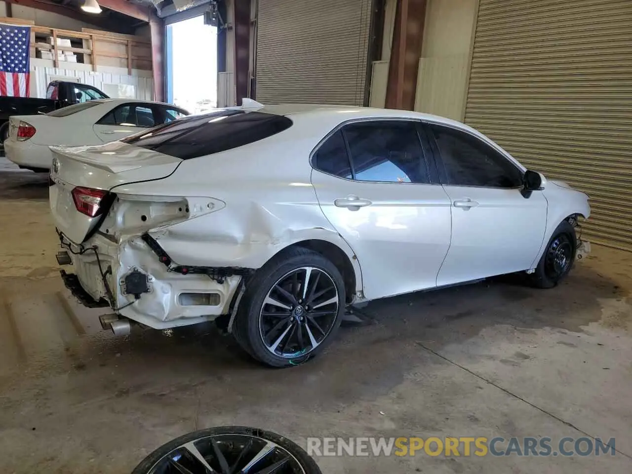 3 fotografías del automóvil dañado 4T1B61HK2KU748324 TOYOTA CAMRY 2019