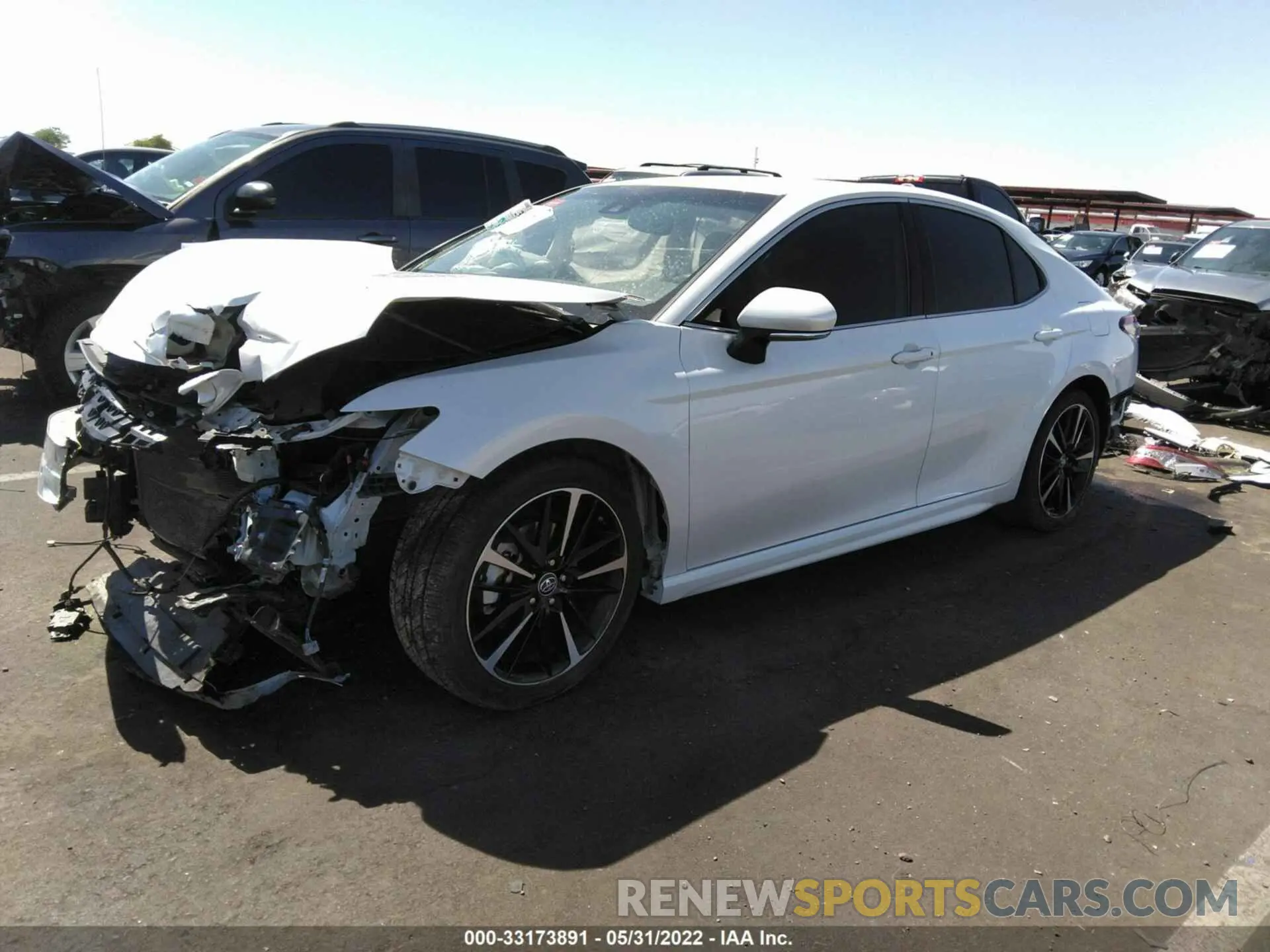 2 fotografías del automóvil dañado 4T1B61HK2KU753121 TOYOTA CAMRY 2019