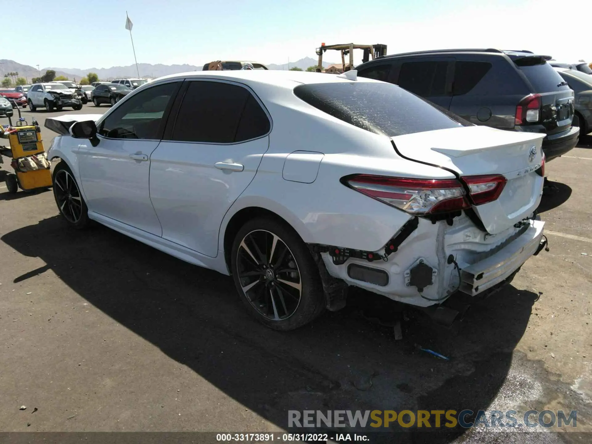 3 fotografías del automóvil dañado 4T1B61HK2KU753121 TOYOTA CAMRY 2019