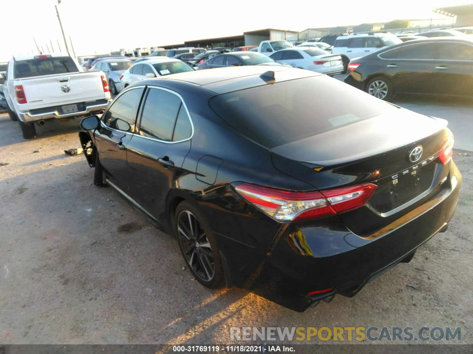 3 fotografías del automóvil dañado 4T1B61HK2KU784000 TOYOTA CAMRY 2019