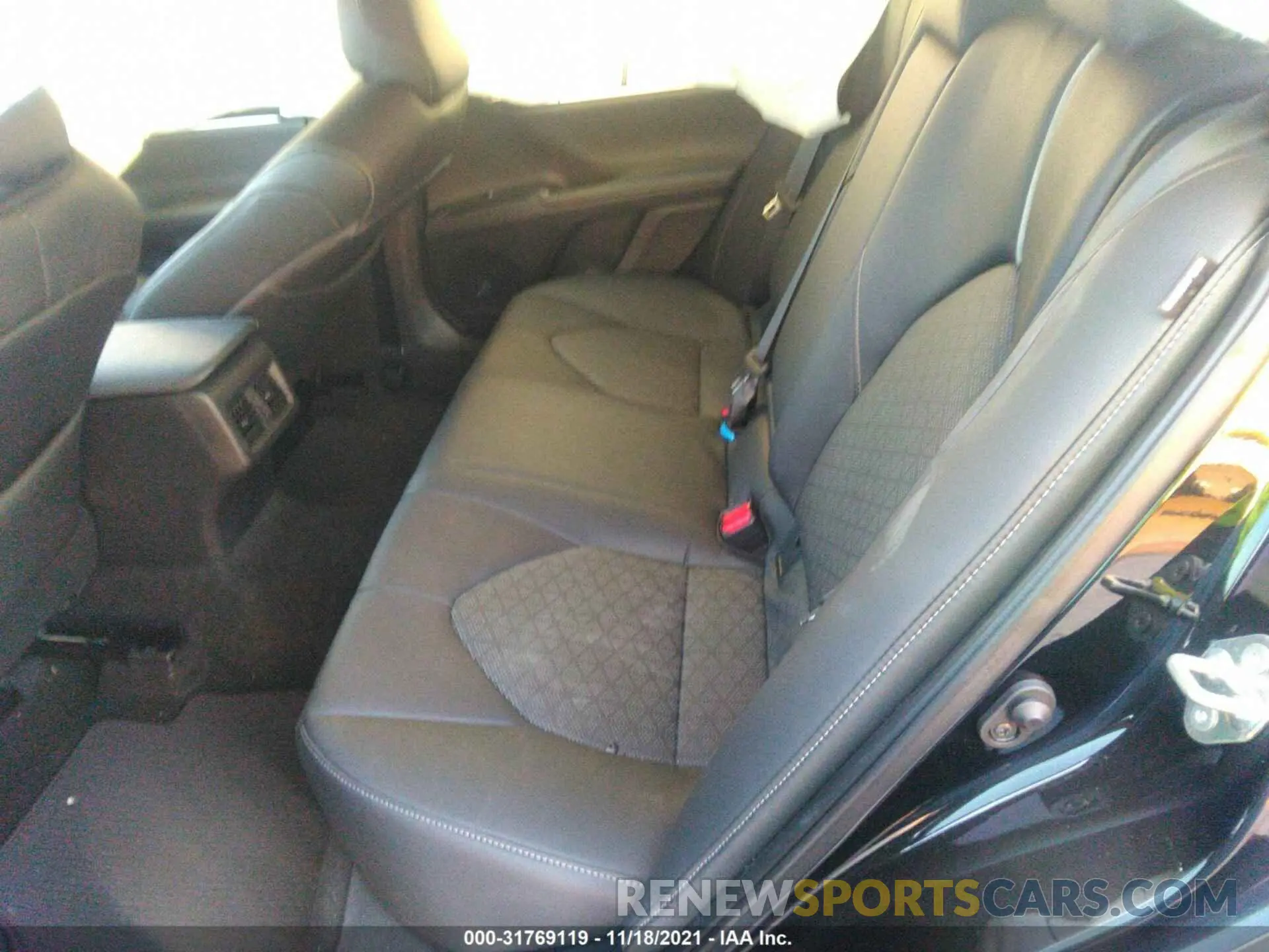 8 fotografías del automóvil dañado 4T1B61HK2KU784000 TOYOTA CAMRY 2019