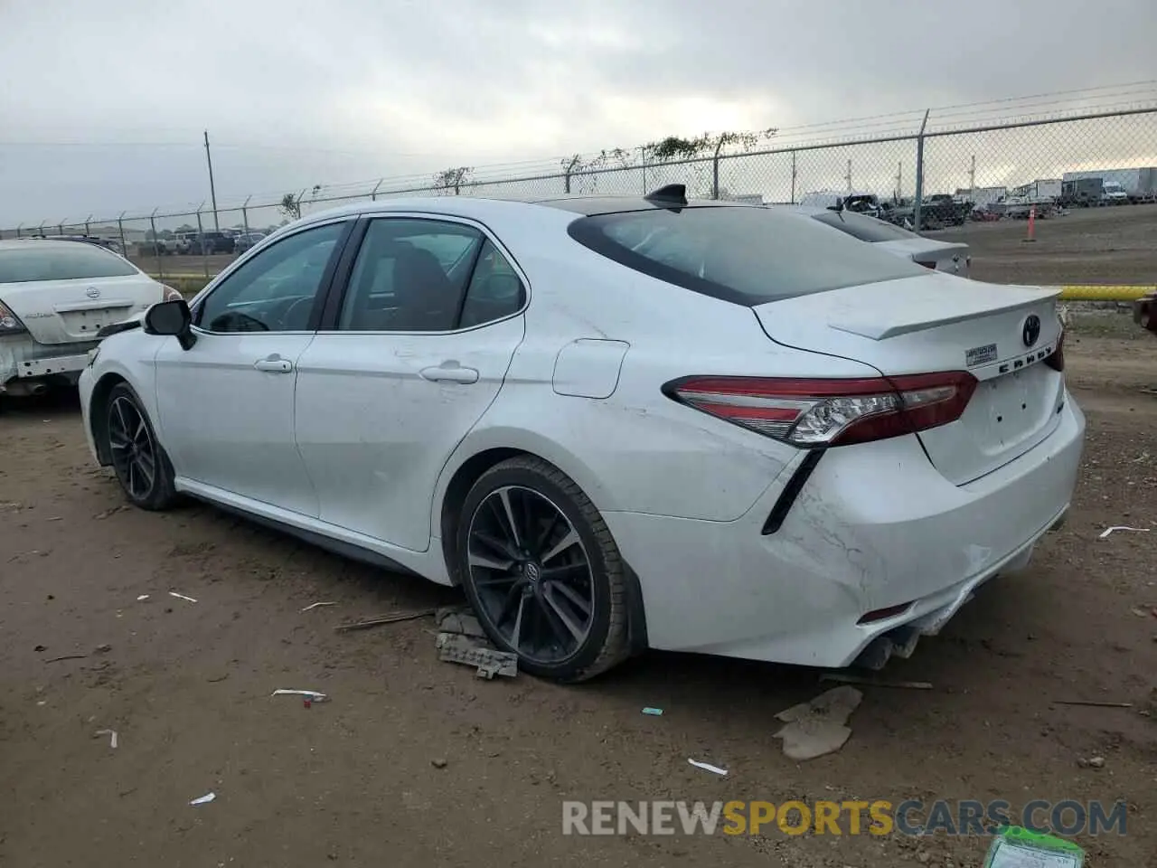 2 fotografías del automóvil dañado 4T1B61HK2KU854532 TOYOTA CAMRY 2019