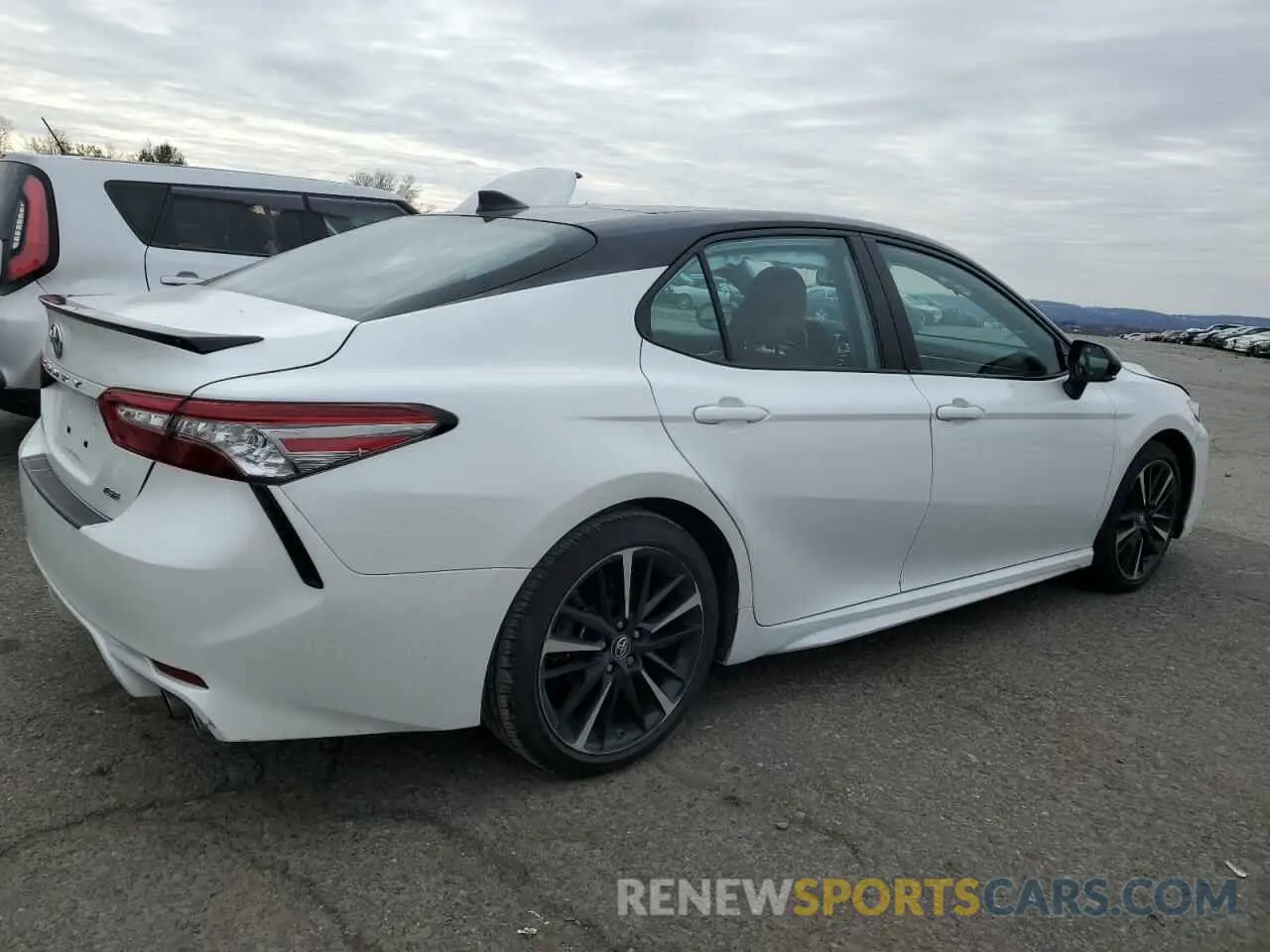 3 fotografías del automóvil dañado 4T1B61HK3KU175594 TOYOTA CAMRY 2019