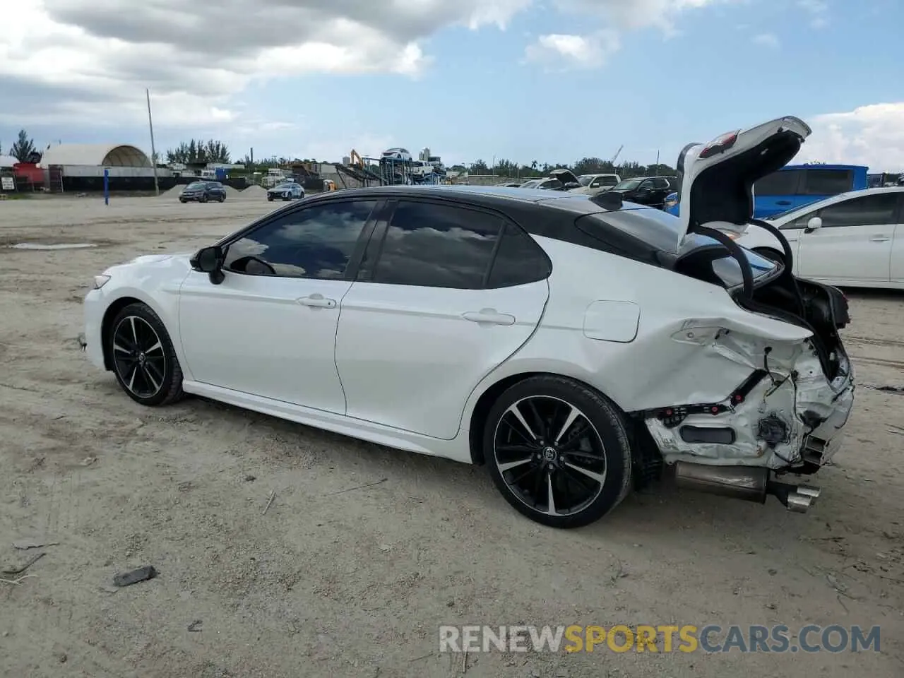 2 fotografías del automóvil dañado 4T1B61HK3KU178026 TOYOTA CAMRY 2019
