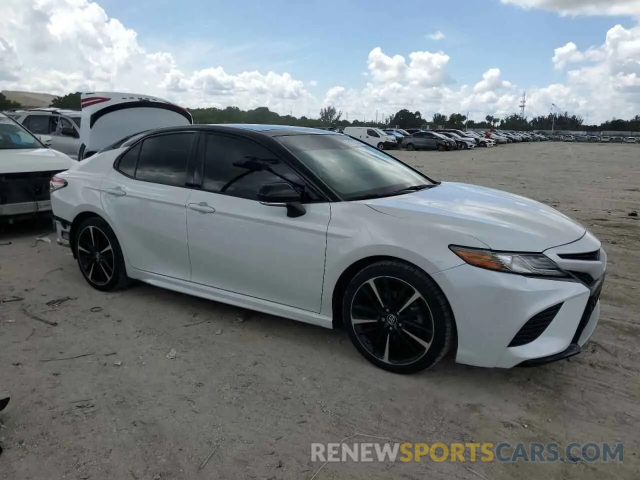 4 fotografías del automóvil dañado 4T1B61HK3KU178026 TOYOTA CAMRY 2019