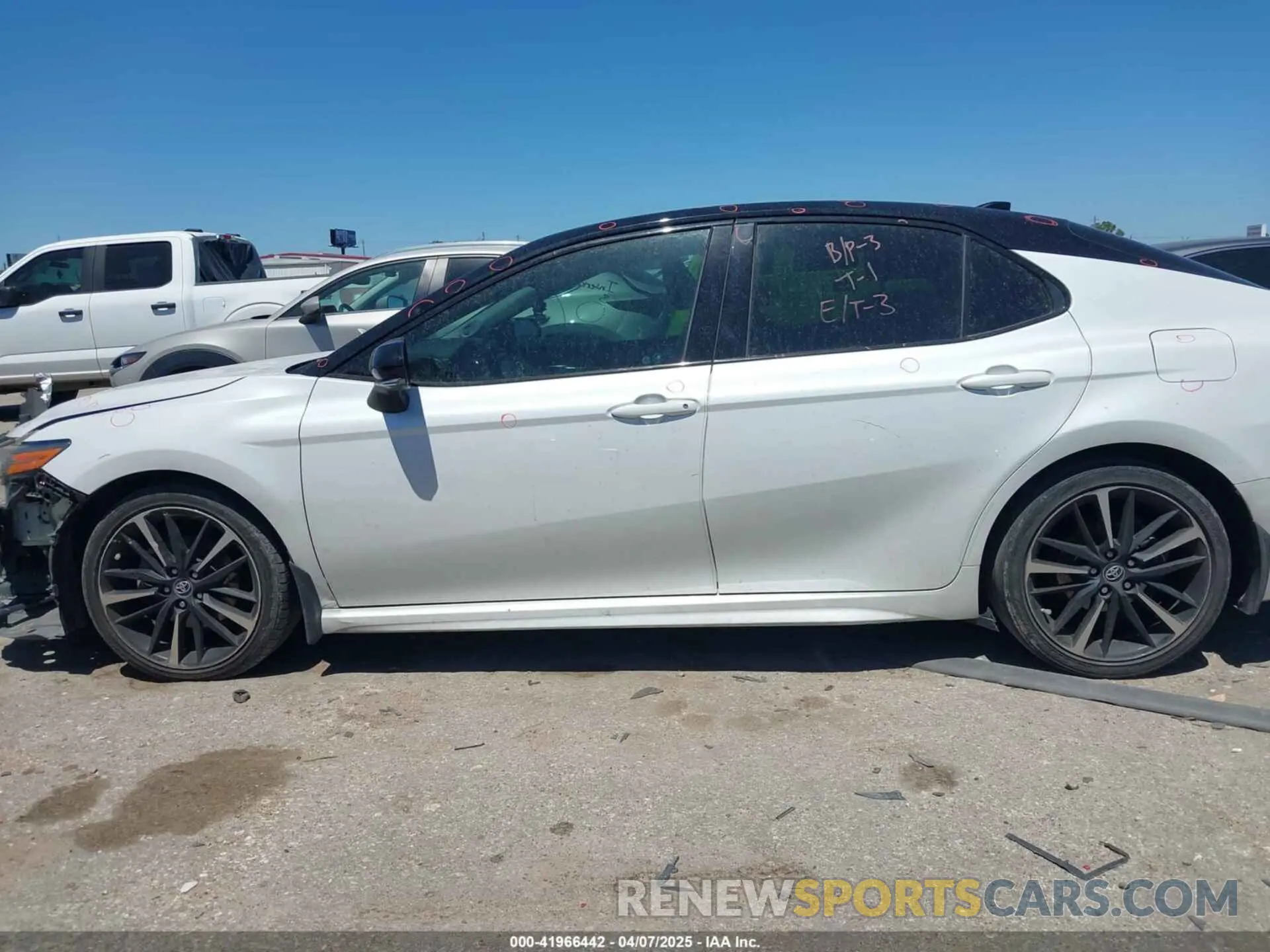 15 fotografías del automóvil dañado 4T1B61HK3KU269524 TOYOTA CAMRY 2019