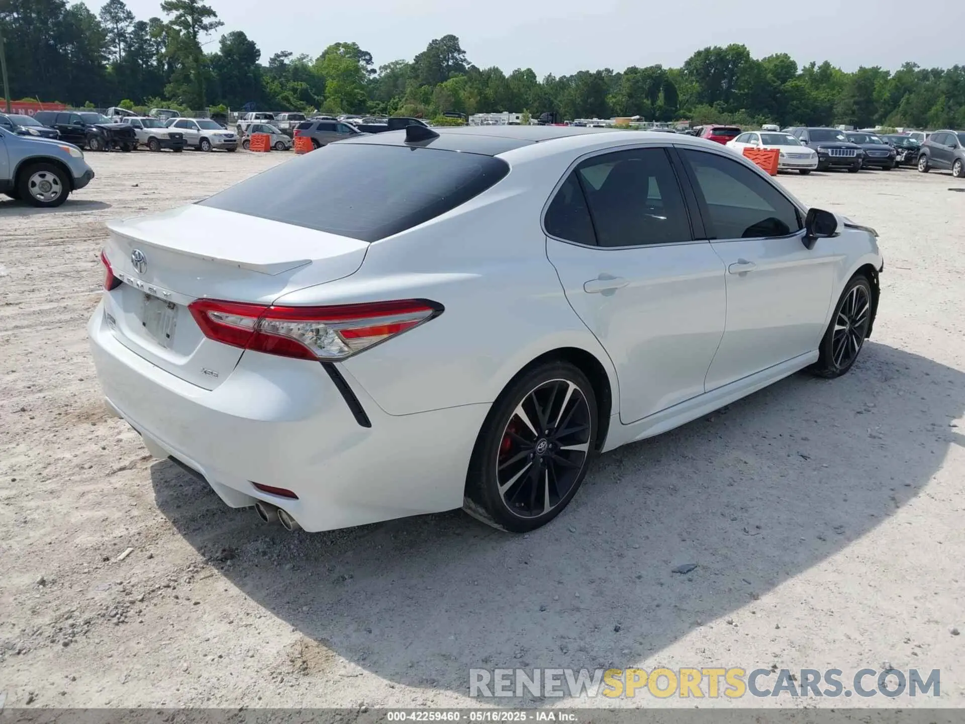 4 fotografías del automóvil dañado 4T1B61HK3KU693477 TOYOTA CAMRY 2019
