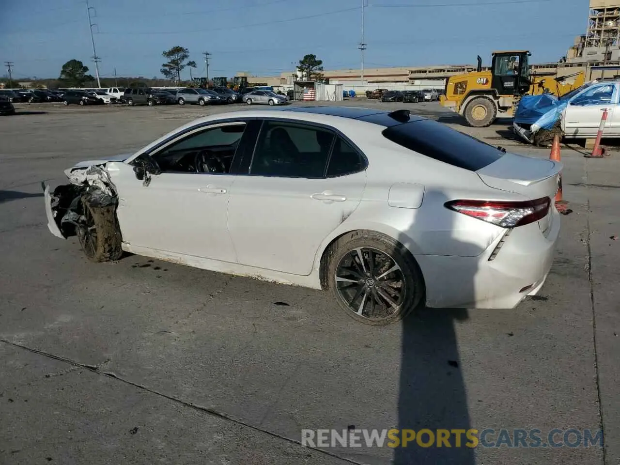 2 fotografías del automóvil dañado 4T1B61HK3KU752351 TOYOTA CAMRY 2019