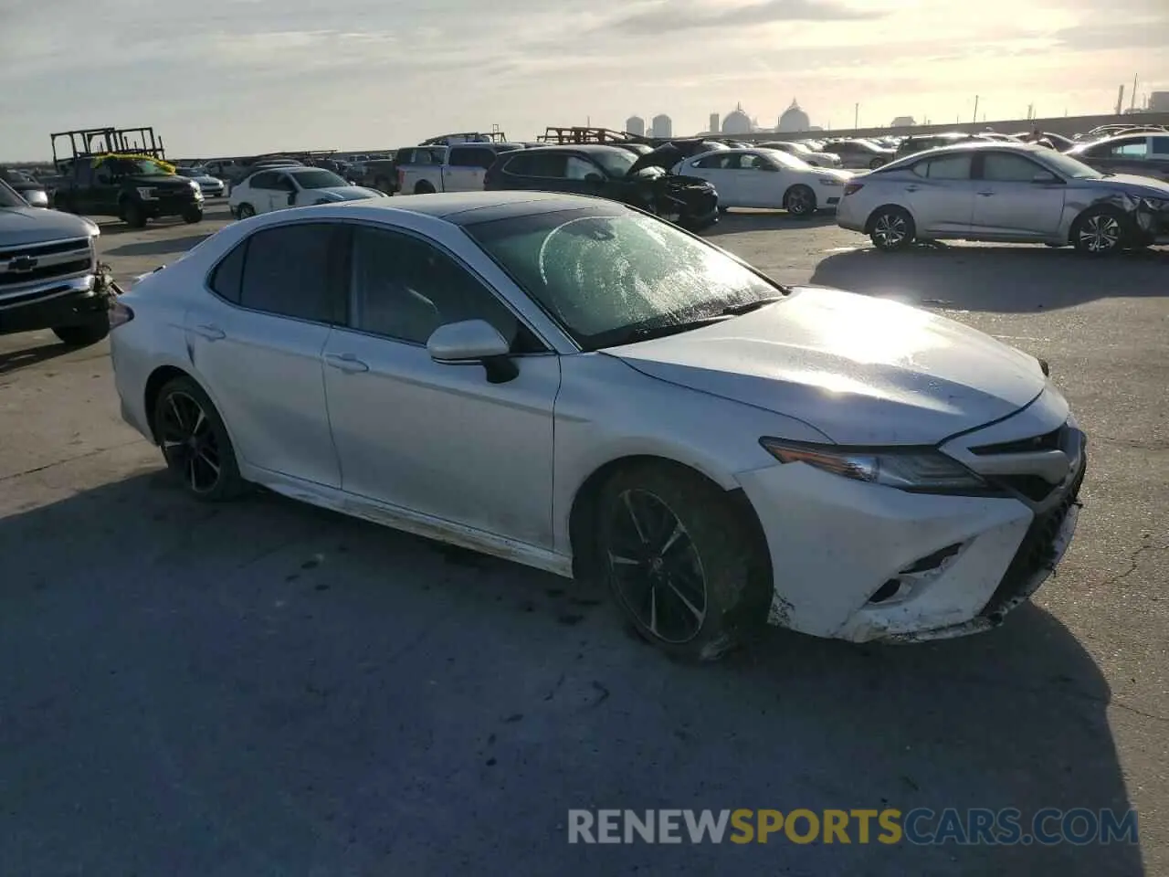 4 fotografías del automóvil dañado 4T1B61HK3KU752351 TOYOTA CAMRY 2019