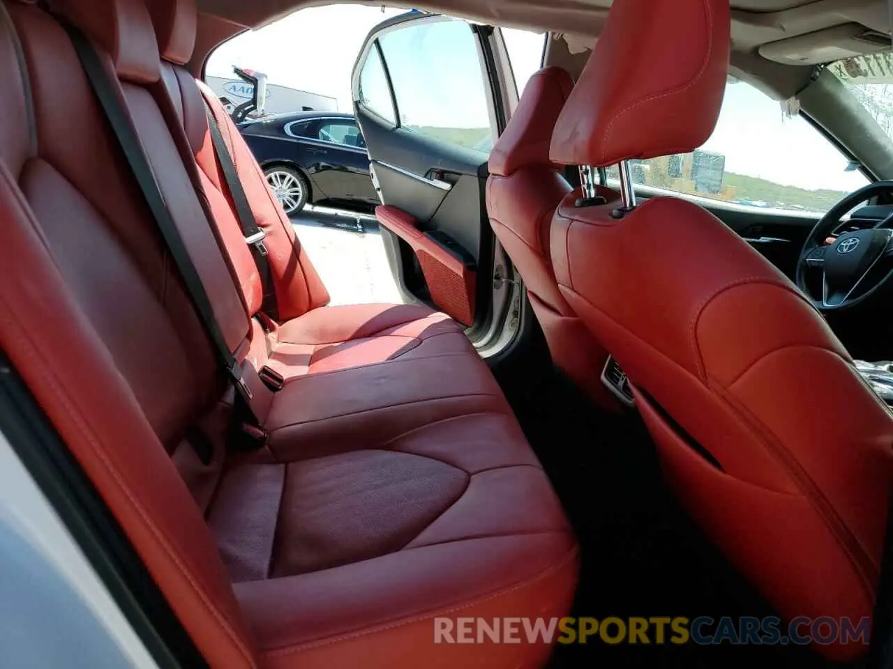 10 fotografías del automóvil dañado 4T1B61HK4KU188984 TOYOTA CAMRY 2019