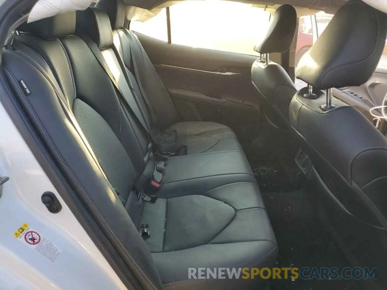 10 fotografías del automóvil dañado 4T1B61HK4KU235088 TOYOTA CAMRY 2019