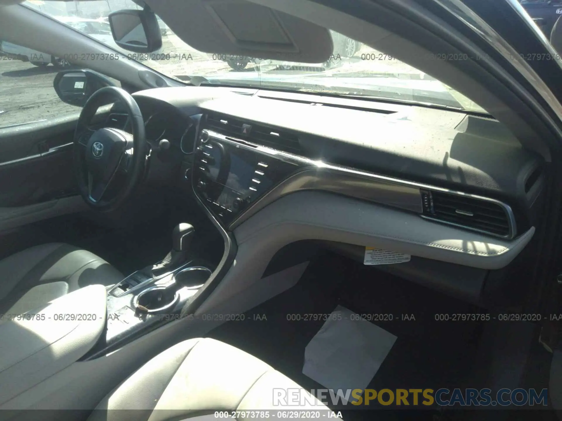 5 fotografías del automóvil dañado 4T1B61HK4KU267037 TOYOTA CAMRY 2019