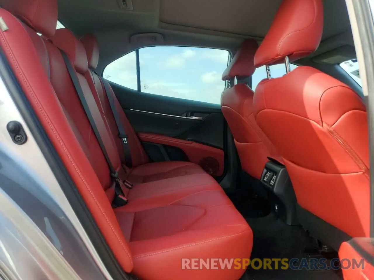 10 fotografías del automóvil dañado 4T1B61HK4KU287093 TOYOTA CAMRY 2019