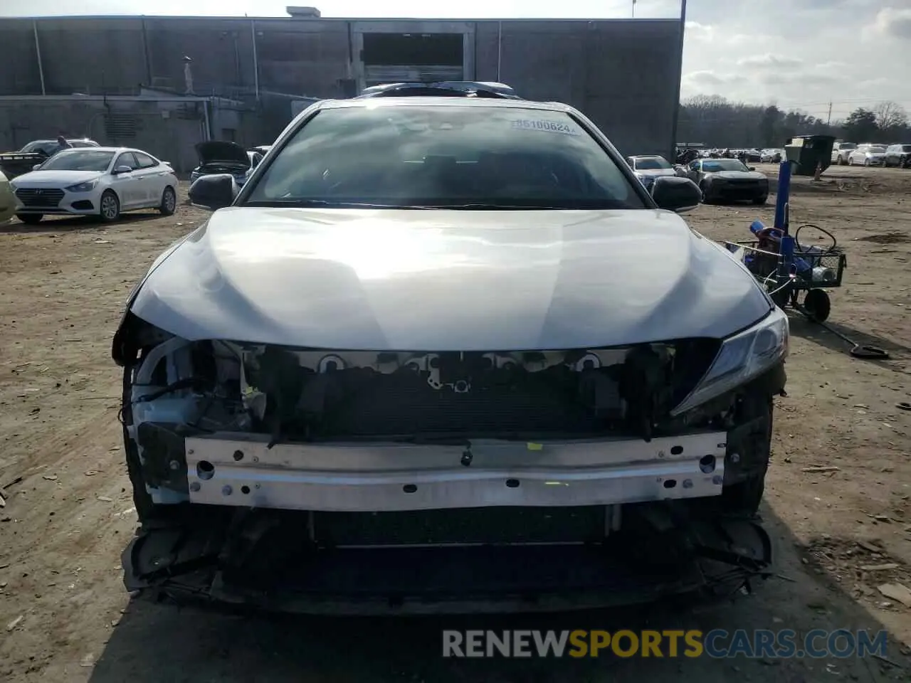 5 fotografías del automóvil dañado 4T1B61HK4KU287093 TOYOTA CAMRY 2019
