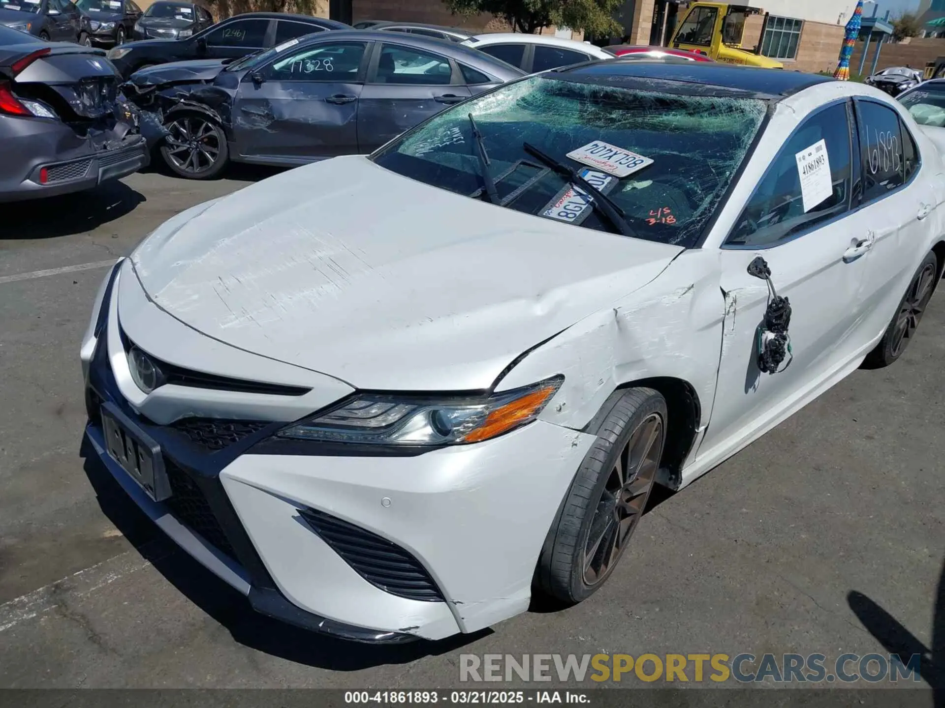 2 fotografías del automóvil dañado 4T1B61HK4KU691866 TOYOTA CAMRY 2019