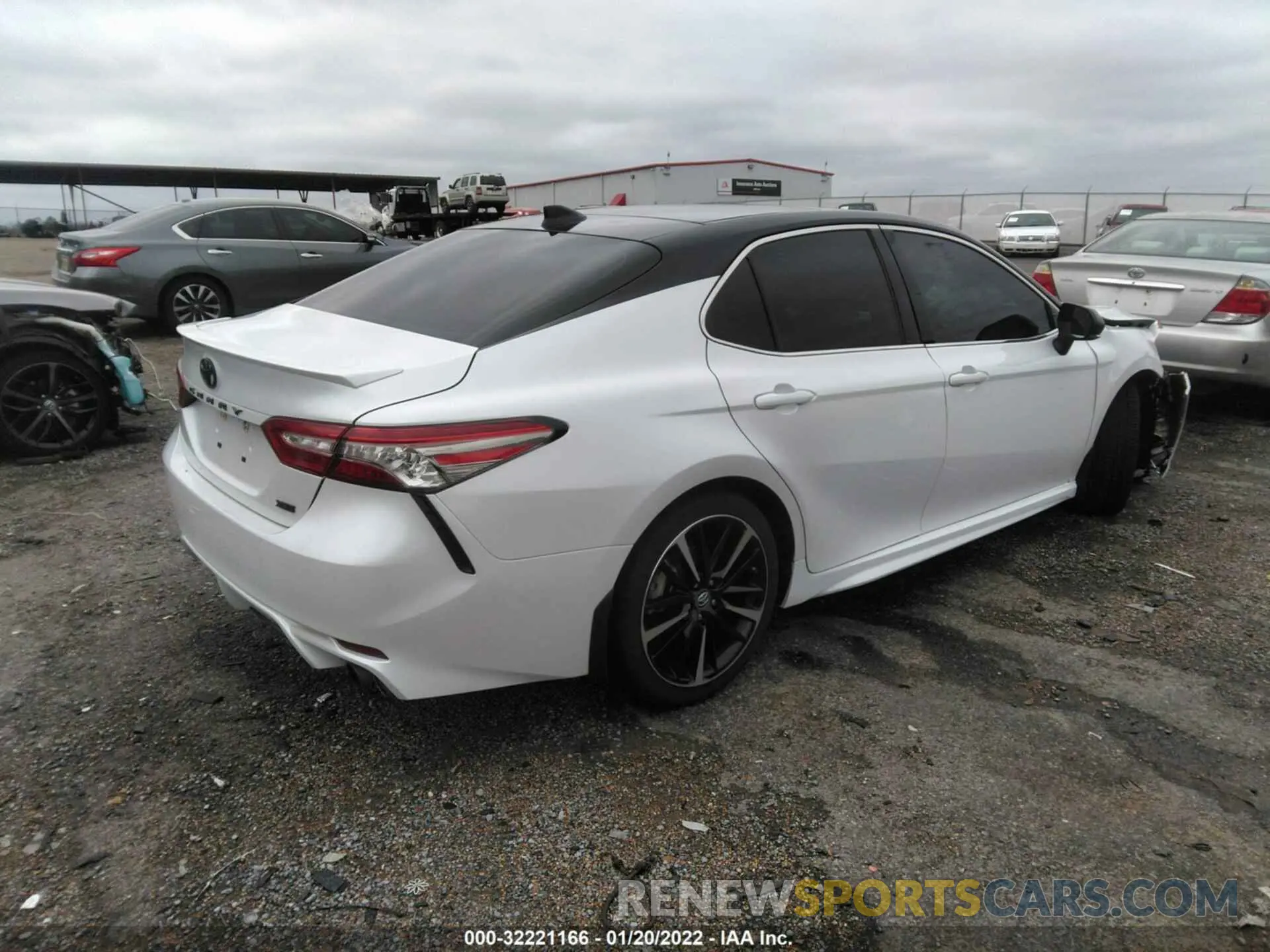 4 fotografías del automóvil dañado 4T1B61HK4KU704017 TOYOTA CAMRY 2019