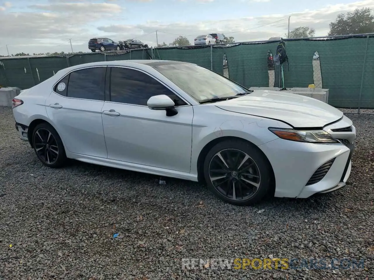 4 fotografías del automóvil dañado 4T1B61HK4KU723313 TOYOTA CAMRY 2019