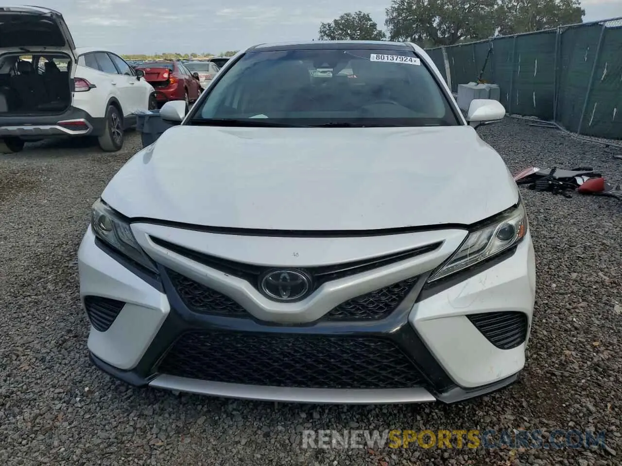 5 fotografías del automóvil dañado 4T1B61HK4KU723313 TOYOTA CAMRY 2019
