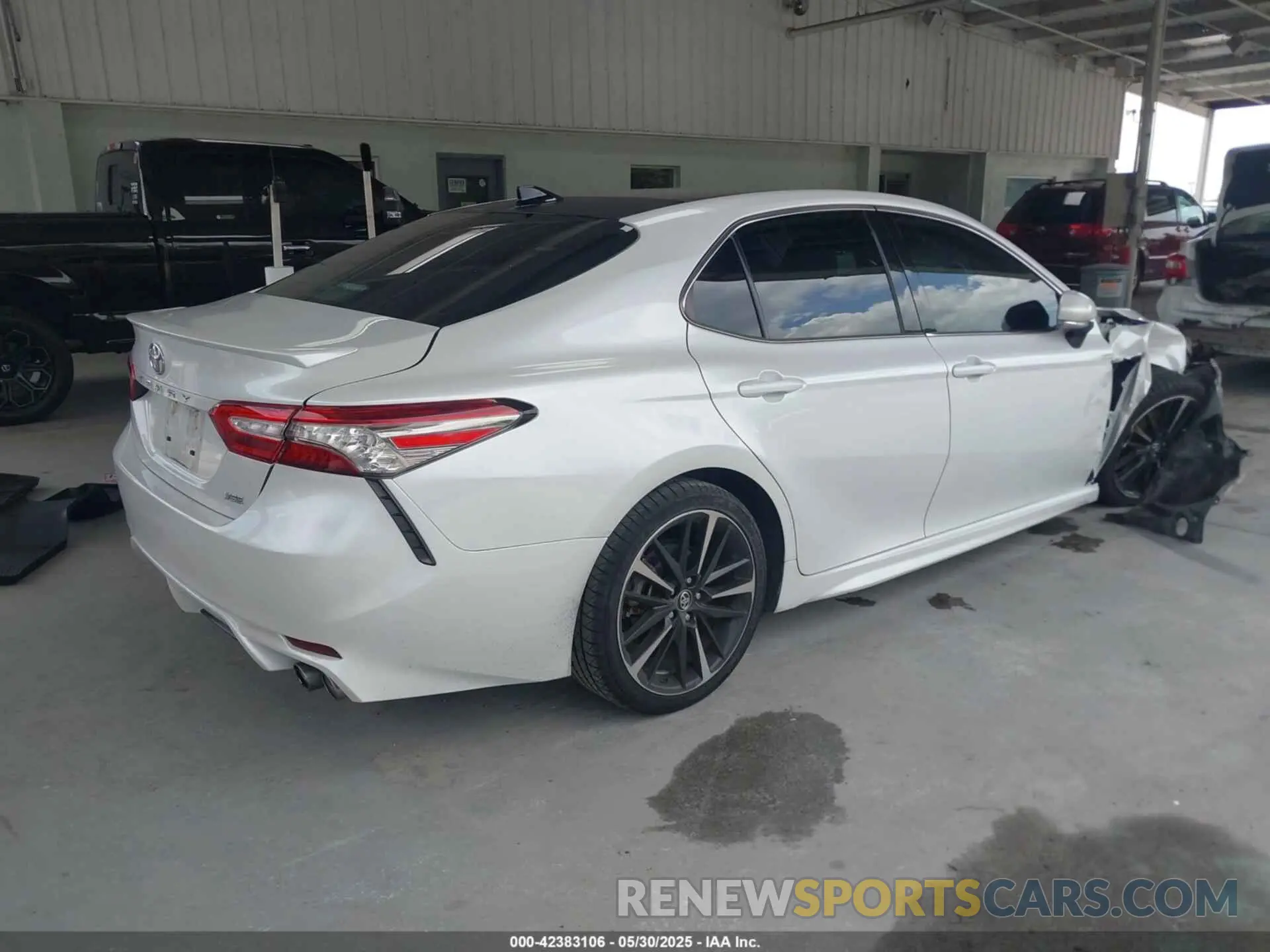 4 fotografías del automóvil dañado 4T1B61HK4KU749152 TOYOTA CAMRY 2019