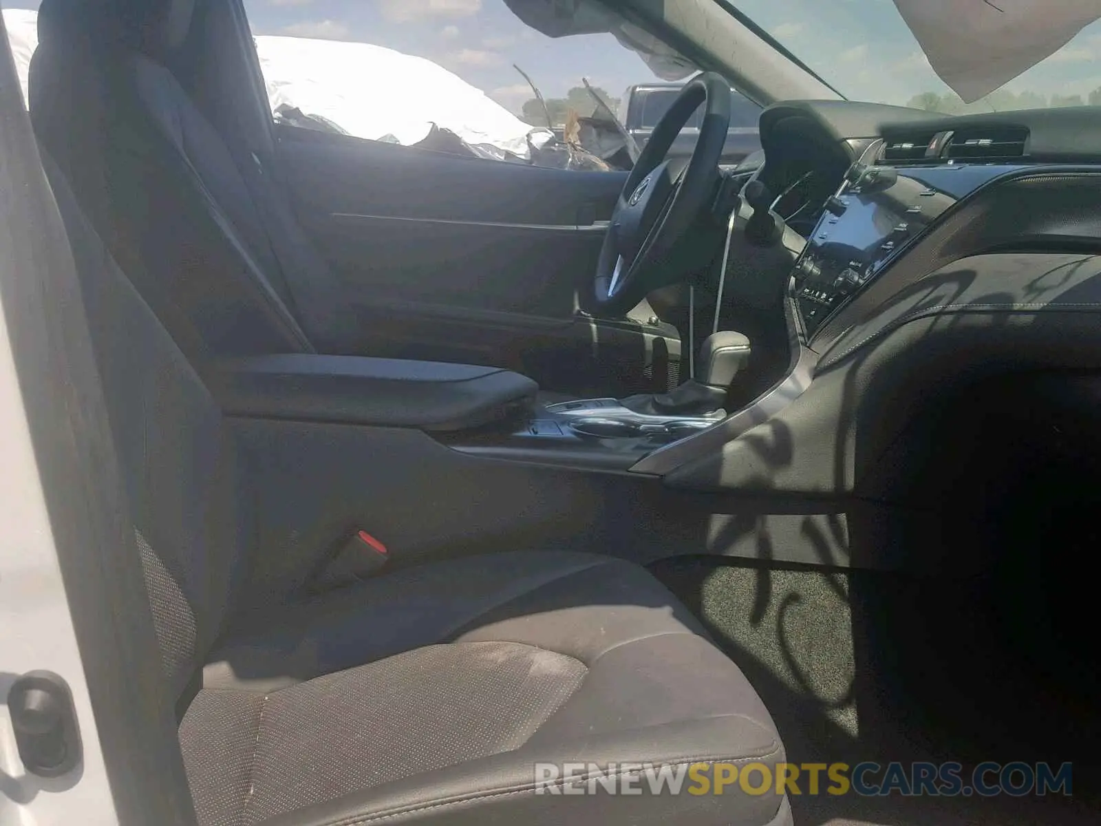 5 fotografías del automóvil dañado 4T1B61HK4KU761401 TOYOTA CAMRY 2019