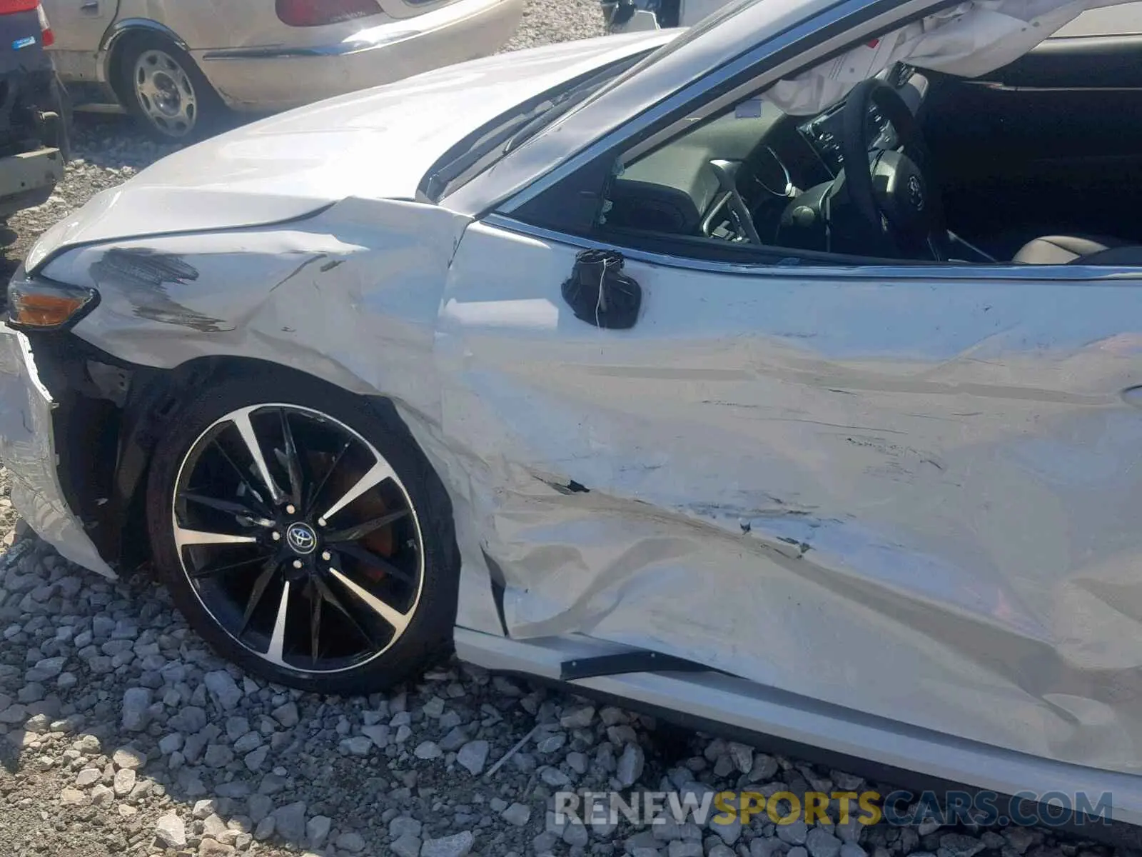 9 fotografías del automóvil dañado 4T1B61HK4KU761401 TOYOTA CAMRY 2019