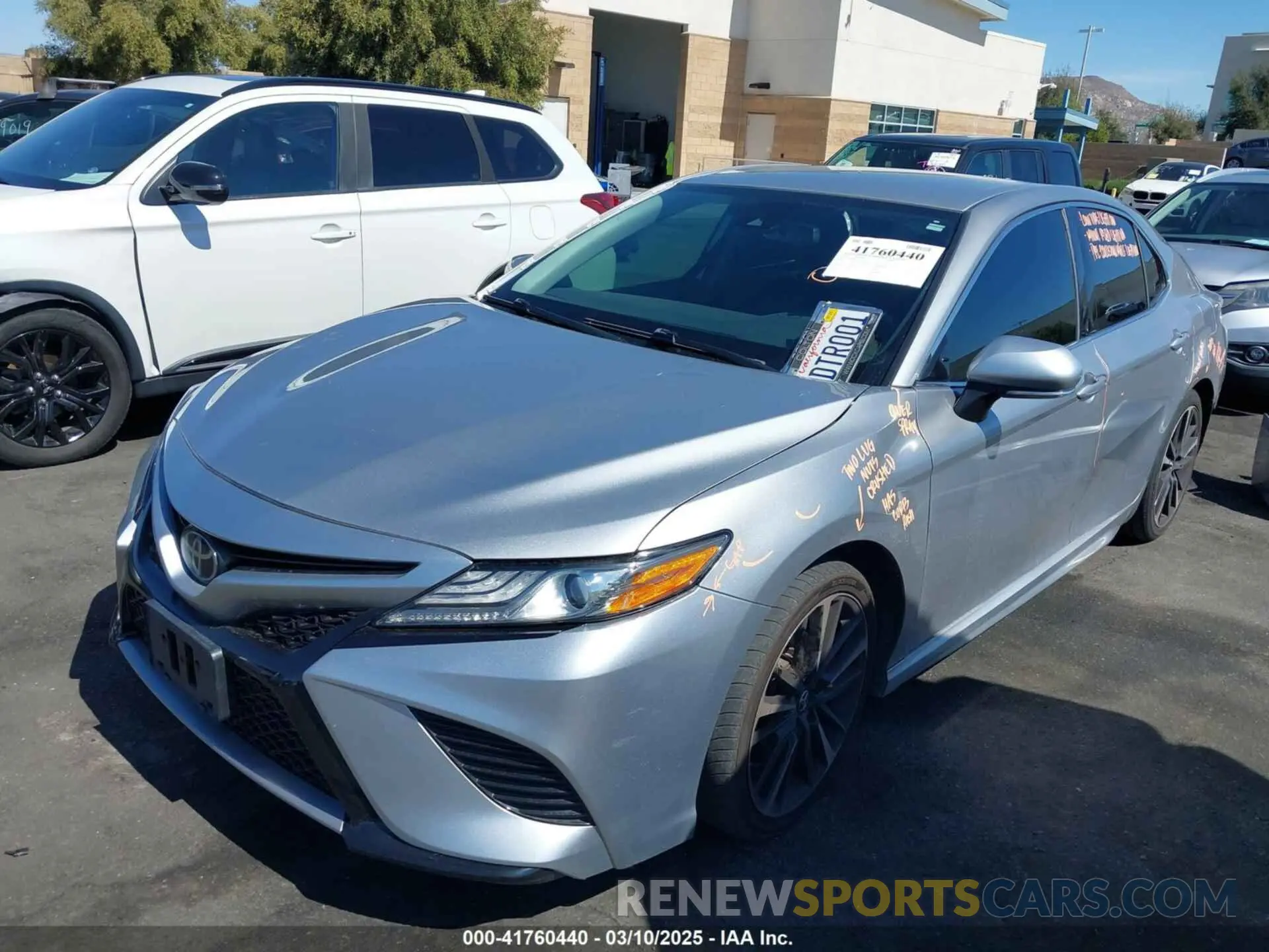 2 fotografías del automóvil dañado 4T1B61HK5KU177797 TOYOTA CAMRY 2019