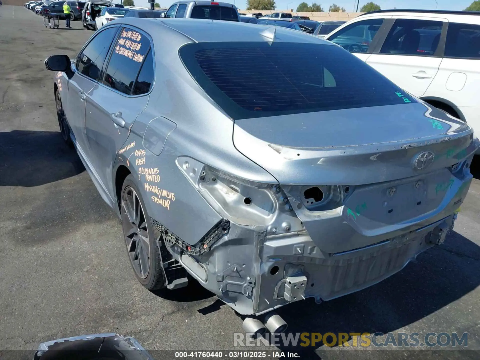 3 fotografías del automóvil dañado 4T1B61HK5KU177797 TOYOTA CAMRY 2019