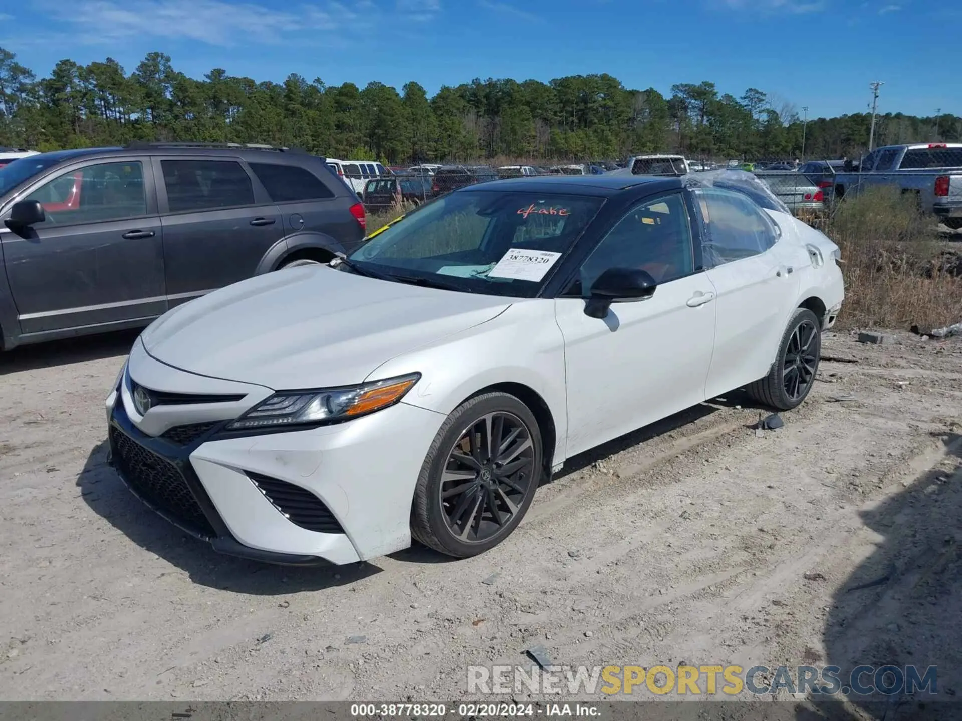 2 fotografías del automóvil dañado 4T1B61HK5KU218347 TOYOTA CAMRY 2019