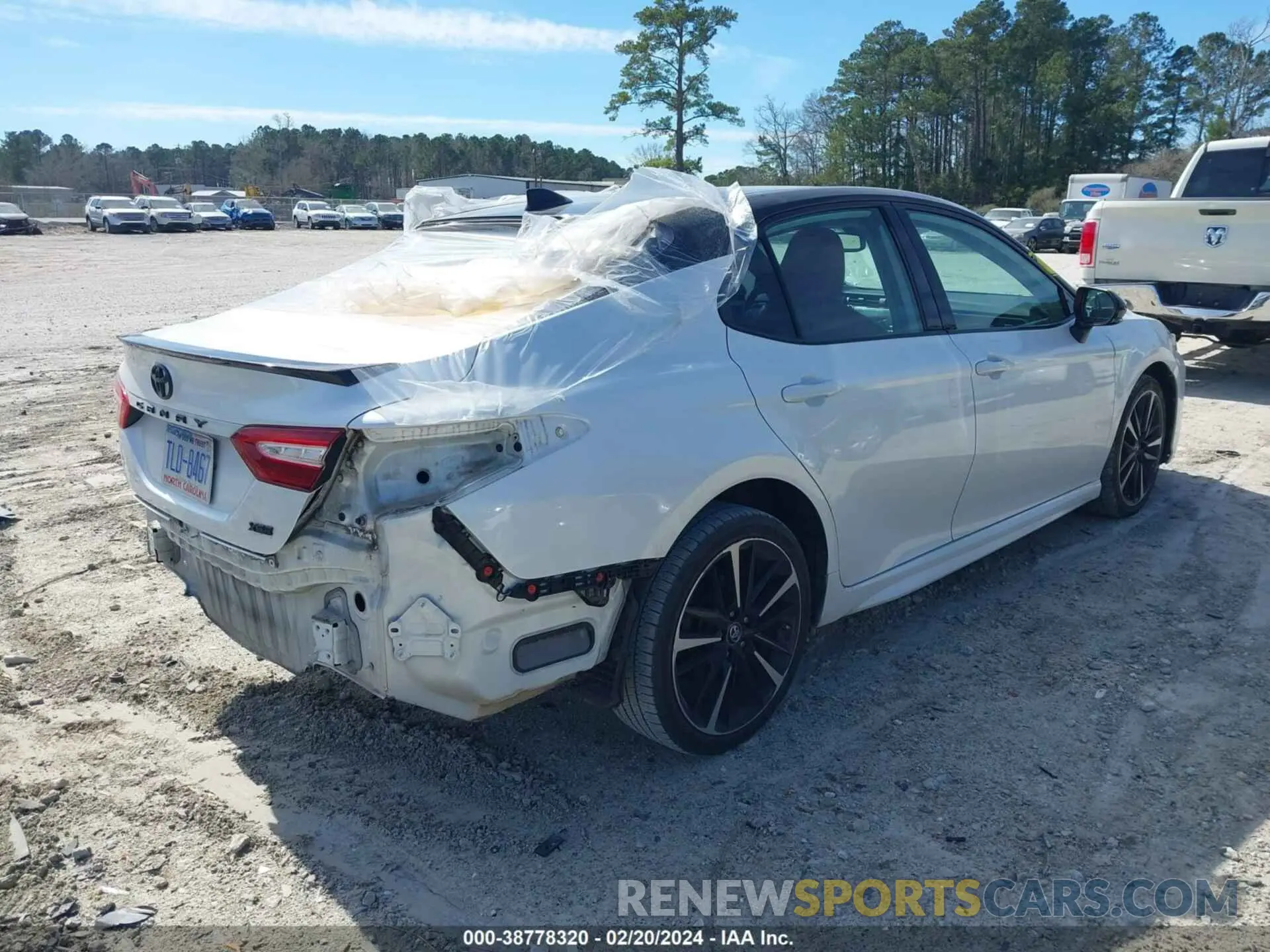 4 fotografías del automóvil dañado 4T1B61HK5KU218347 TOYOTA CAMRY 2019