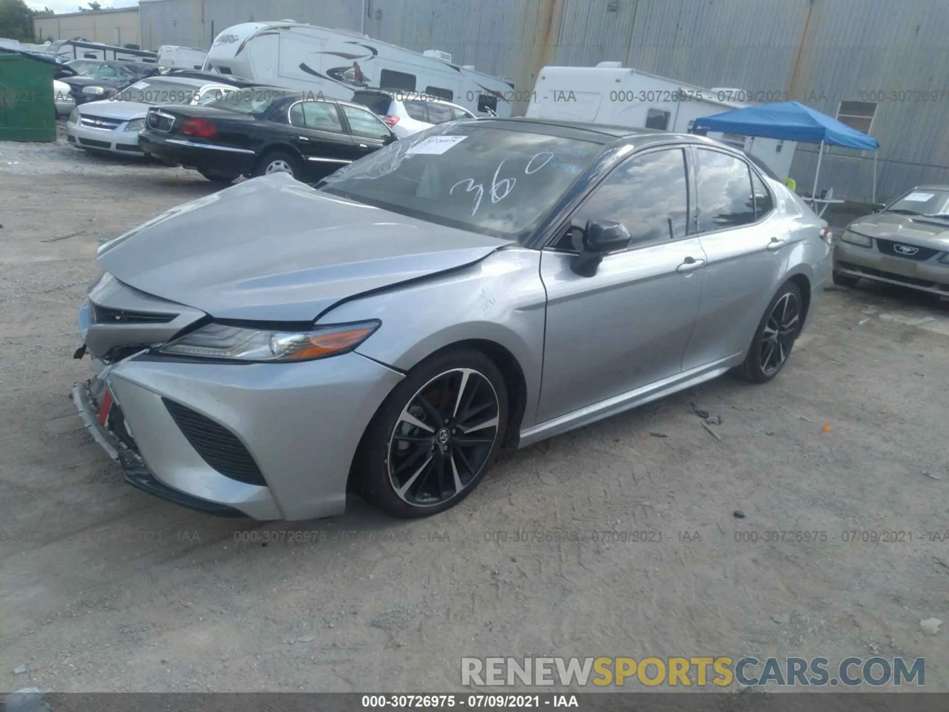 2 fotografías del automóvil dañado 4T1B61HK5KU239344 TOYOTA CAMRY 2019