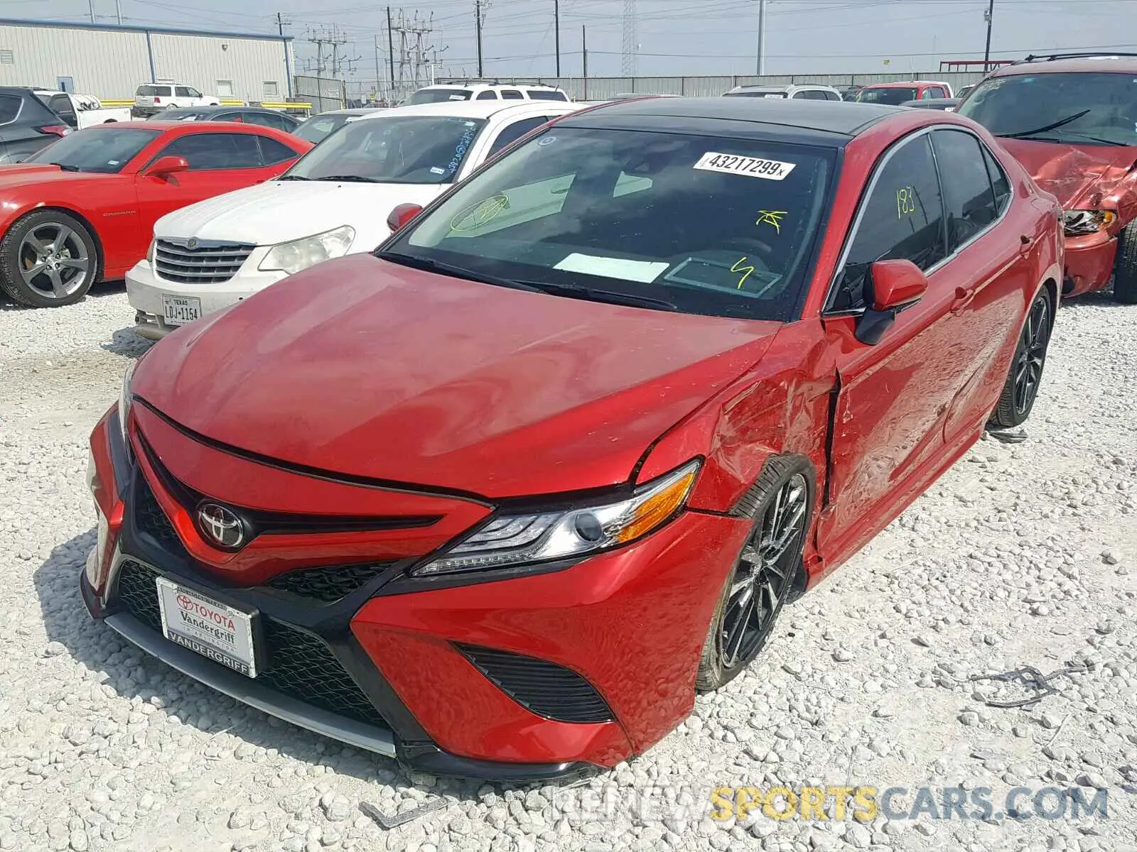 2 fotografías del automóvil dañado 4T1B61HK5KU256712 TOYOTA CAMRY 2019