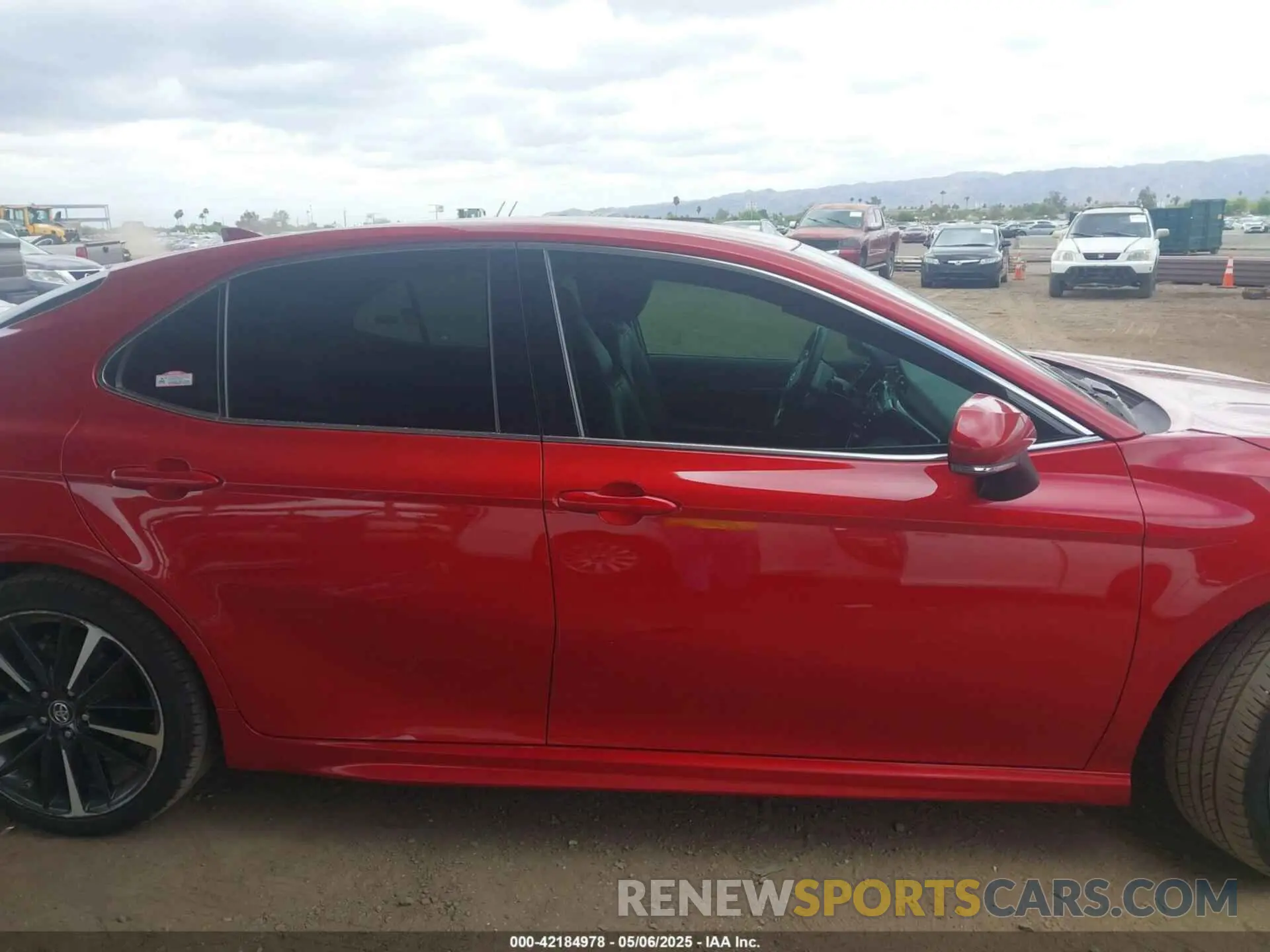14 fotografías del automóvil dañado 4T1B61HK5KU288320 TOYOTA CAMRY 2019