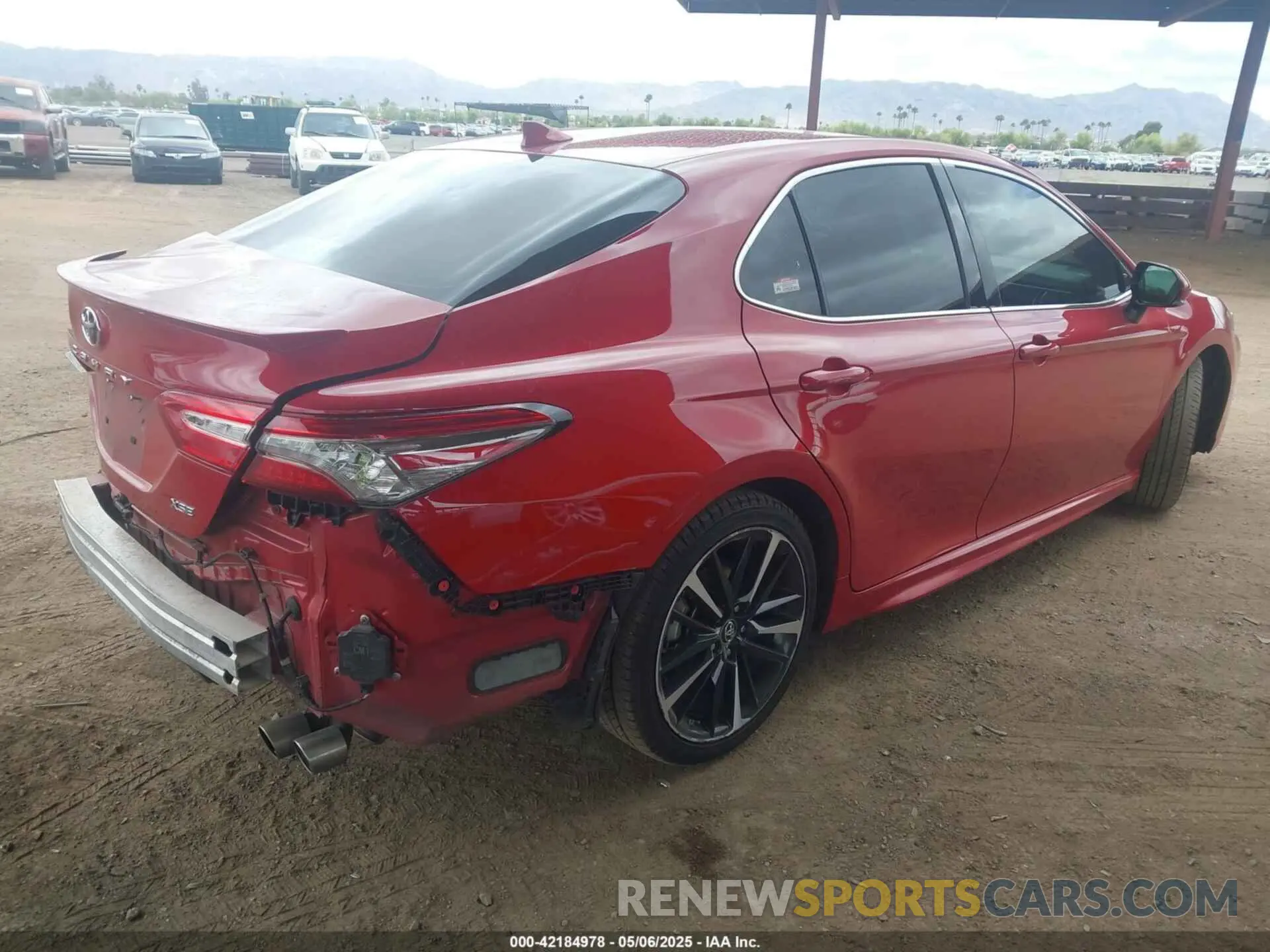 4 fotografías del automóvil dañado 4T1B61HK5KU288320 TOYOTA CAMRY 2019