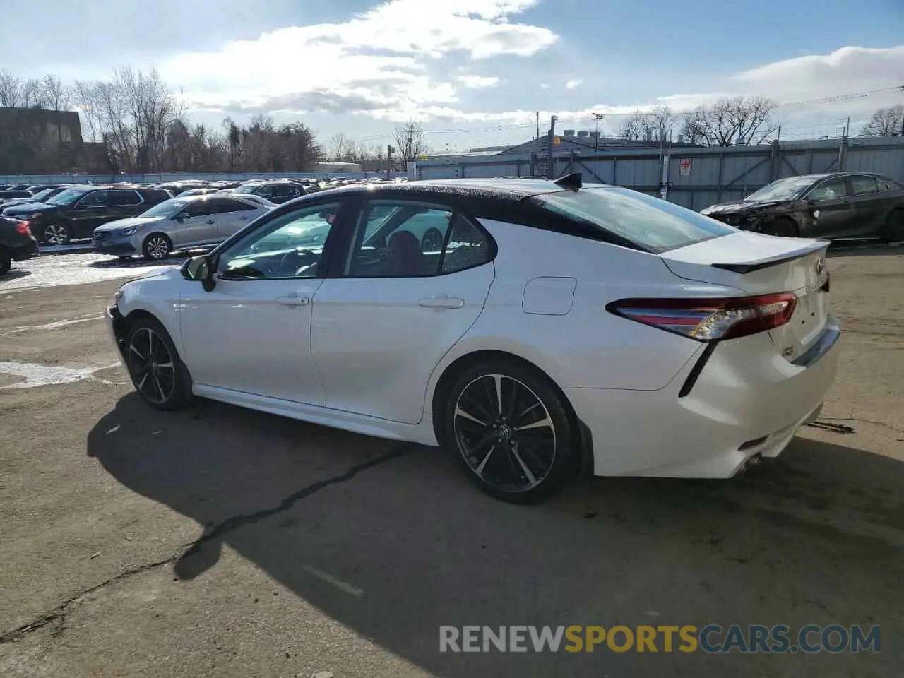 2 fotografías del automóvil dañado 4T1B61HK5KU289001 TOYOTA CAMRY 2019