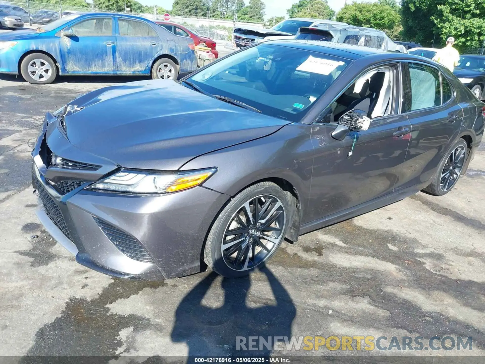 2 fotografías del automóvil dañado 4T1B61HK5KU788378 TOYOTA CAMRY 2019