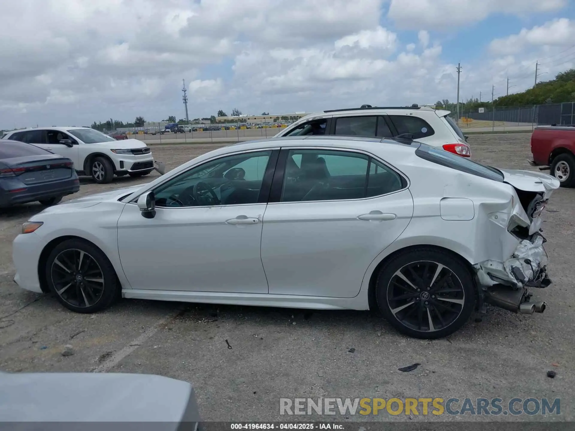 14 fotografías del automóvil dañado 4T1B61HK5KU813375 TOYOTA CAMRY 2019