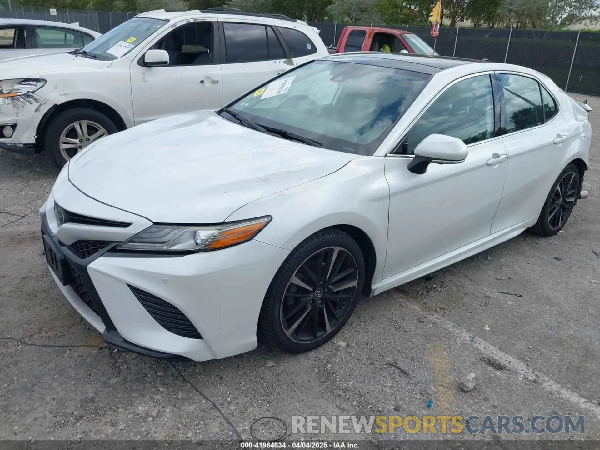 2 fotografías del automóvil dañado 4T1B61HK5KU813375 TOYOTA CAMRY 2019
