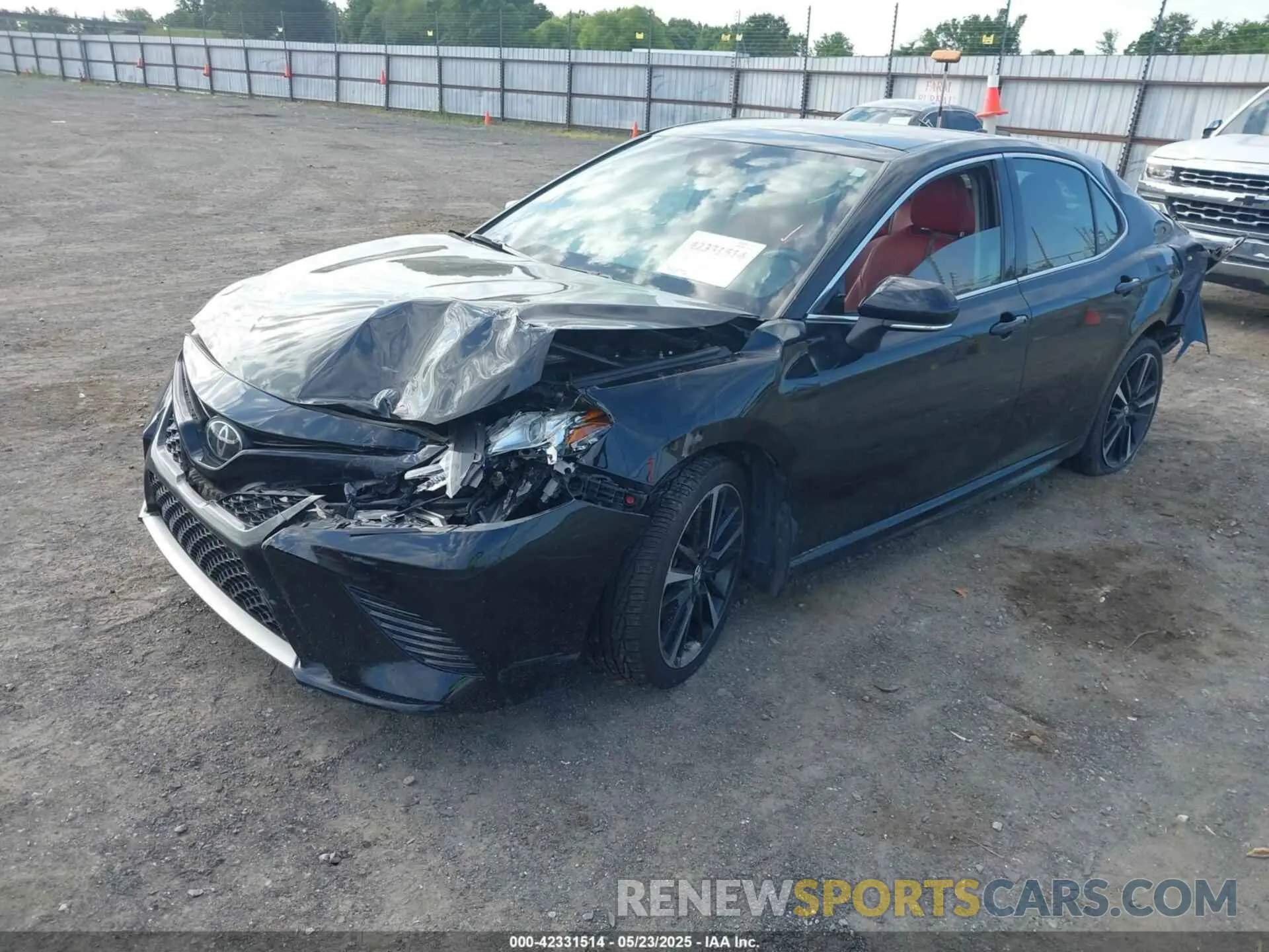 2 fotografías del automóvil dañado 4T1B61HK5KU821119 TOYOTA CAMRY 2019