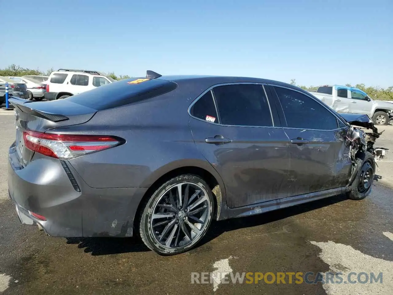 3 fotografías del automóvil dañado 4T1B61HK5KU836395 TOYOTA CAMRY 2019