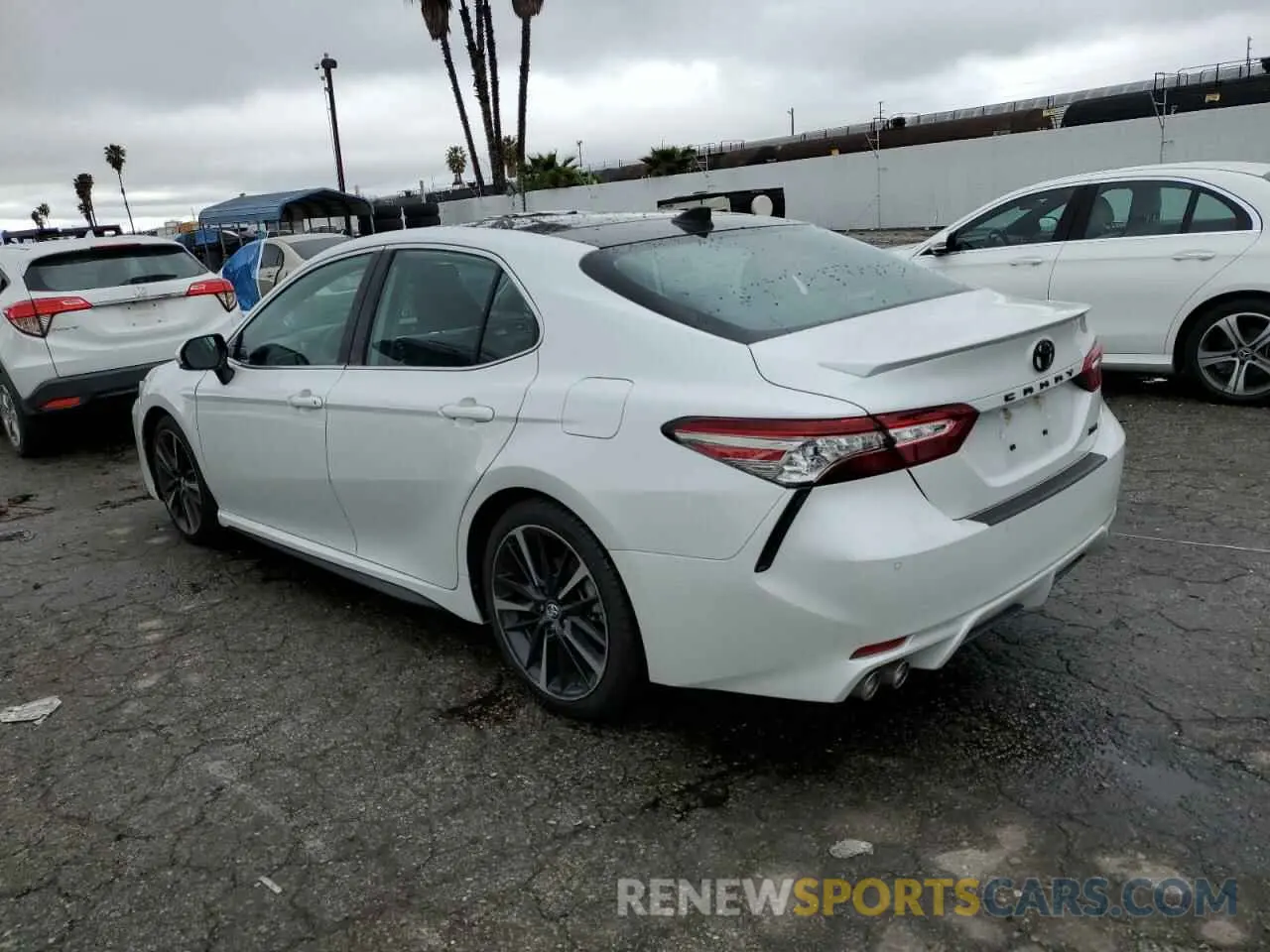 2 fotografías del automóvil dañado 4T1B61HK5KU839264 TOYOTA CAMRY 2019