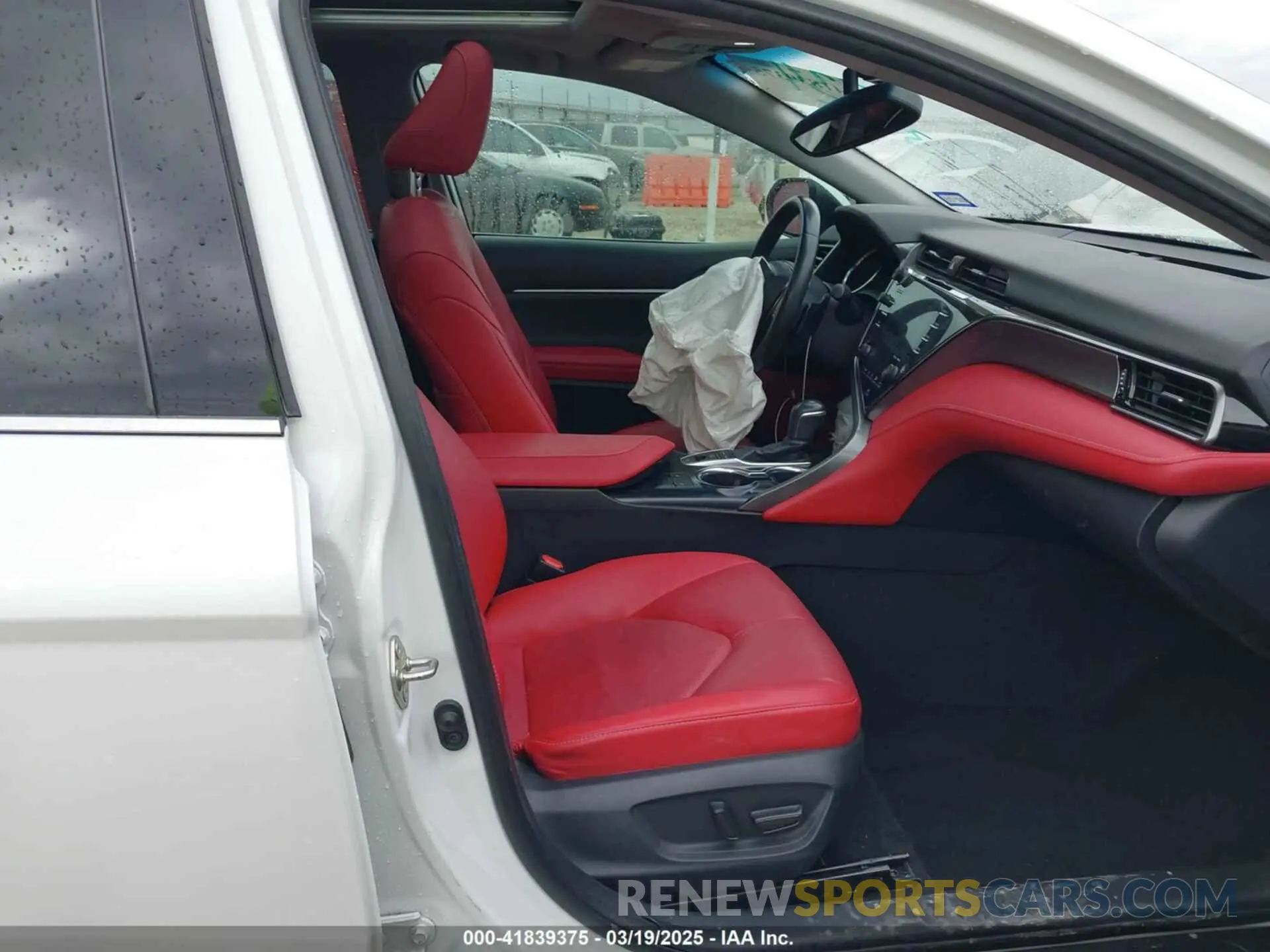 5 fotografías del automóvil dañado 4T1B61HK5KU839734 TOYOTA CAMRY 2019