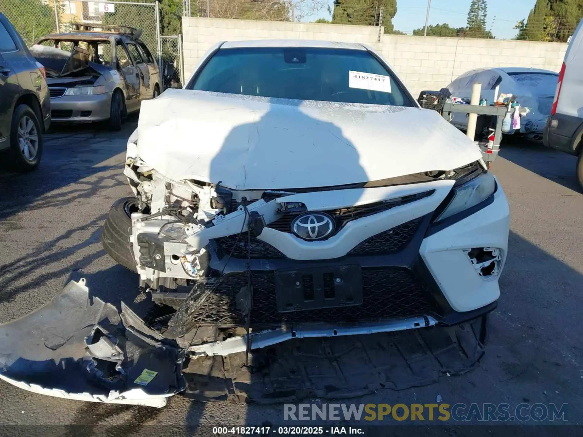 12 fotografías del automóvil dañado 4T1B61HK5KU850068 TOYOTA CAMRY 2019